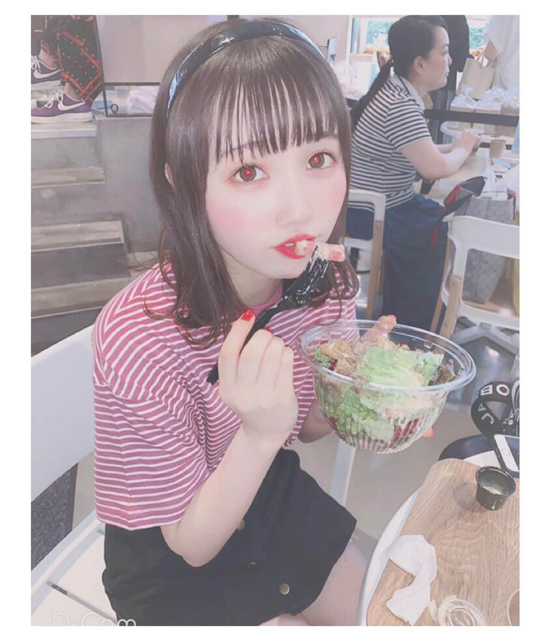 青葉ひなりさんのインスタグラム写真 - (青葉ひなりInstagram)「ずっと高校卒業くらいまで野菜 食べれなかったけど美容のこと考えて頑張って食べ始めたら今やベジタリアンなった🍅  野菜とれなかった日は野菜ジュース 絶対飲むくらいには栄誉気を付けてる💭  #instagood #ダイエット #ootd #fasion  #좋아요 #오오티디 #niceclaup」6月29日 17時08分 - hinari_festive