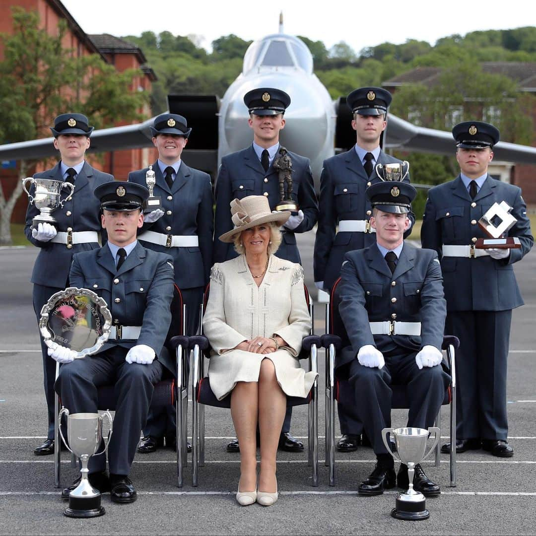 クラレンス邸さんのインスタグラム写真 - (クラレンス邸Instagram)「Today on #ArmedForcesDay, we recognise the work of the men and women who make up the Armed Forces community - from currently serving troops to Service families, veterans and cadets. The Prince of Wales is a strong supporter of the Armed Forces and often visits his Regiments and Units in all three UK Armed Services. The Duchess of Cornwall also has her own military appointments and regularly meets servicemen and their families, and presents service medals. Both Their Royal Highnesses are committed to their affiliated Commonwealth military units too. 📸 PA」6月29日 17時16分 - clarencehouse