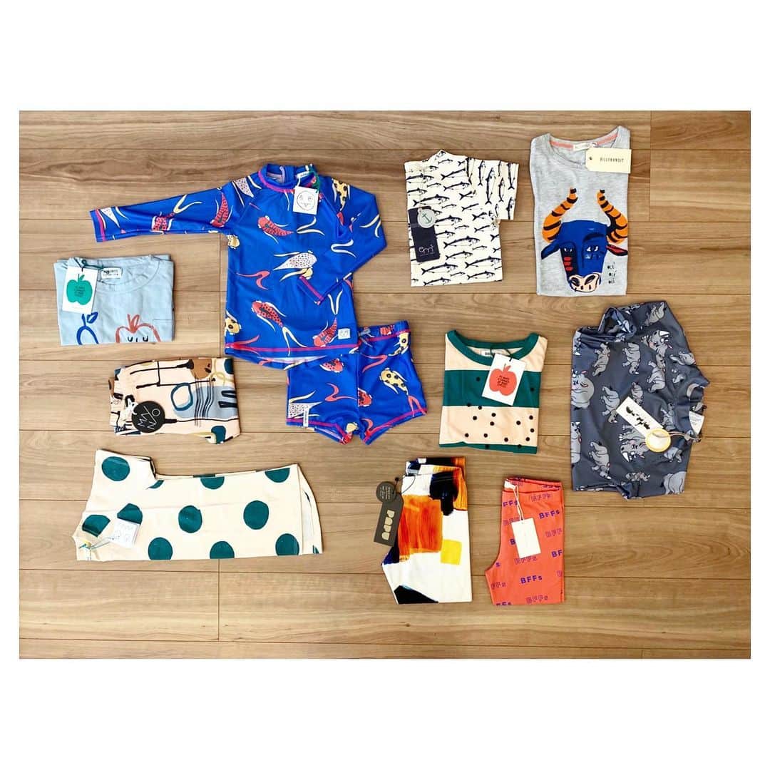 二ノ宮和佳子のインスタグラム：「@babyshop.se のセールで届いたかわいいコたち💚 なかなかクセの強いセレクトwww... いつまで着てくれるかな⁉️ #myson #fashion #myhobby #魚系多め #かわいいラッシュガードは海外のモノがおススメ」
