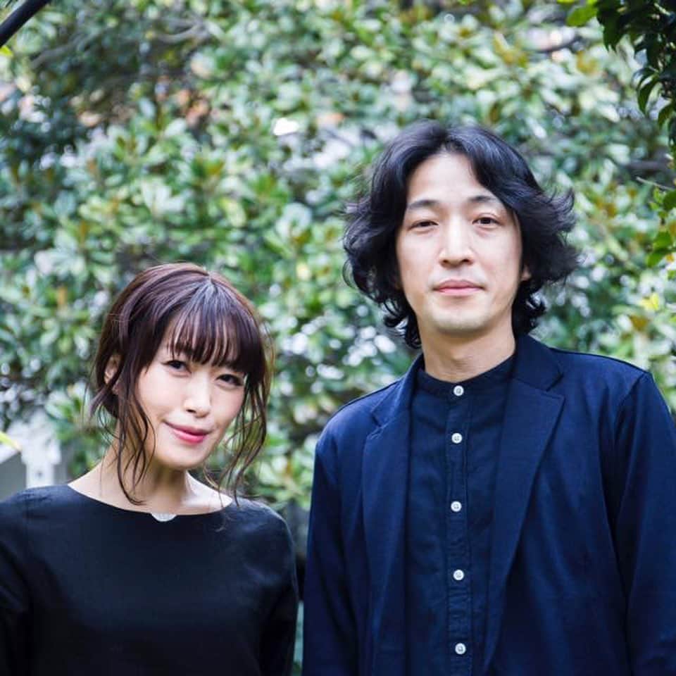 のインスタグラム：「mt school 瀬戸内 [兵庫教室]﻿﻿﻿では、「高台の音楽会」と題し、 素敵な音楽イベントを同時開催いたします。 オープニングイベントとして、おお雨（おおはた雄一＋坂本美雨）﻿﻿﻿をお迎えし、スペシャルライブを開催いたします。 坂本美雨さんはマスキングテープが大好きなんだそうですよ。  場所は、mt schoolの会場「GLASS HOUSE」から﻿﻿﻿ 歩いてすぐの「HOTEL KITANO CLUB」。﻿﻿﻿ ﻿﻿﻿ 当日はステージをマスキングテープで彩ります☆﻿﻿﻿ ﻿﻿﻿ 会場に入れる人数には限りがありますので、﻿﻿﻿ ご予約はお早めにどうぞ♪ ※こちらのライブはcow and mouseさん企画のイベントとなります。  カモ井加工紙でのご予約、ご質問等の対応は一切行っておりませんので、ご注意ください。  ーーーーーーーーーーーーーーーーーーーーーーーーーーーーーーー ﻿﻿ mt school special live「高台の音楽会」﻿﻿﻿ ﻿﻿﻿●8月24日(土)＠神戸・HOTEL KITANO CLUB ﻿﻿﻿ 神戸市中央区北野町 1-5-10﻿﻿﻿ http://www.hotelkitanoclub.com/﻿﻿﻿ ﻿﻿﻿ 開場 17:00 / 開演 18:00﻿﻿﻿ 前売 3,800円 / 当日 4,300円（ドリンク代別途）﻿﻿﻿ ※学生 2,000円、未就学児無料﻿﻿﻿ ﻿﻿﻿ [ご予約＆お問い合わせ]﻿﻿﻿ cowandmouse489@gmail.com﻿﻿﻿ 080-3136-2673 (Cow and Mouse)﻿﻿﻿ ﻿ ※件名に[おお雨 神戸公演]と明記の上、﻿﻿﻿ お名前(フルネーム)・お電話番号・公演場所・﻿﻿﻿ チケット枚数をご記入いただき、﻿﻿﻿ 上記メールアドレスにお申し込み下さい。﻿﻿﻿ 確認後、ご購入方法などを折り返しご返信致します。﻿﻿﻿ ﻿﻿﻿ 協力：mt school / 北野クラブ ソラ / HOTEL KITANO CLUB﻿﻿﻿ ﻿ 詳細：https://www.cowandmouse.info/mtschool-live  #mtschool  #mtschool瀬戸内 #mt #mtmaskingtape #mtイベント #カモ井加工紙」