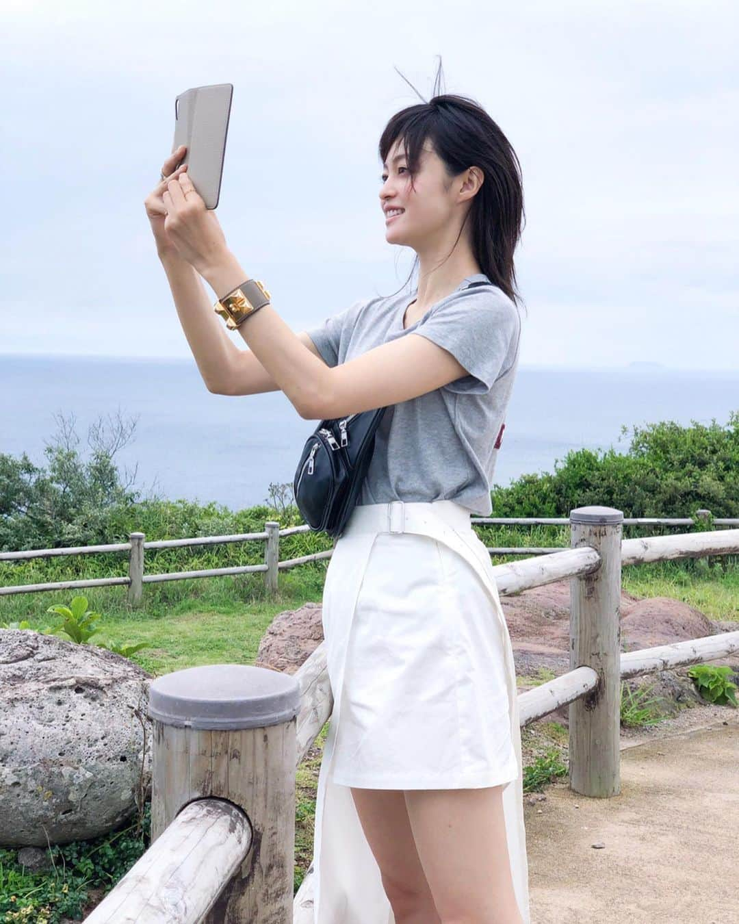 小林涼子さんのインスタグラム写真 - (小林涼子Instagram)「. 写真では伝わらないとわかっていても 旅の写真は撮りたくなるものね 心にも焼き付けた 📸 ちょっと湿った夏の風 美味しい海の幸 家族みたいに優しくしてくれる 長崎県松浦市調川の方々に囲まれて 幸せな二日間でした 皆さまお世話になりました 🙏🏻 #トコ旅 #旅 #長崎 #平戸 #生月島 #灯台 #ご馳走さまでした #写真 #てくてく #リフレッシュ #beauty  #earth #trip  #refresh #health #flower #열심히살자 #여행 #일본 #나가사키」6月29日 23時21分 - ryoko_kobayashi_ryoko