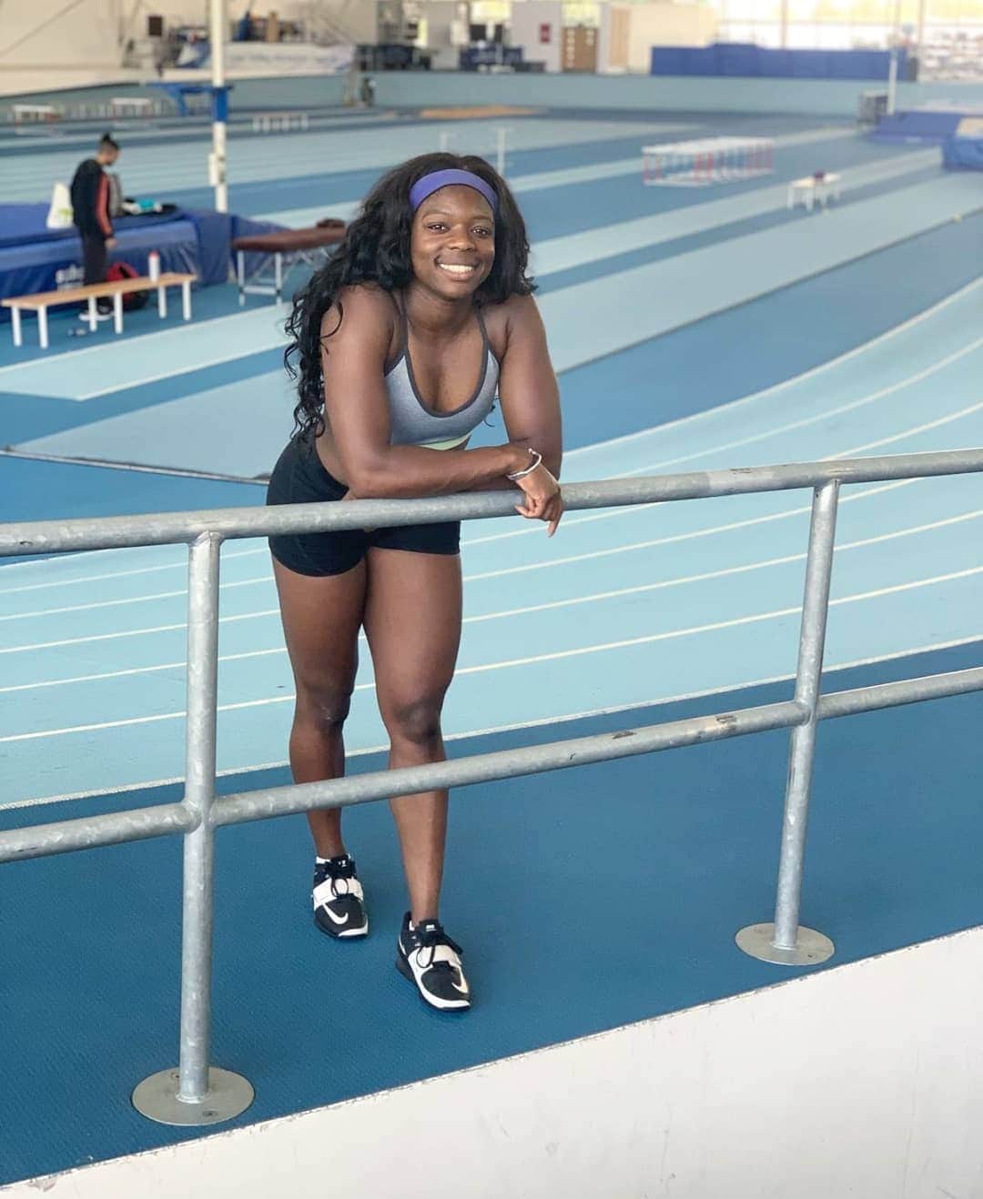 アシャ・フィリップのインスタグラム：「Saturday. Sunshine. Smiles. 💛☀️😊 . . . #Weekend #TrackLife #AllDayEveryday」
