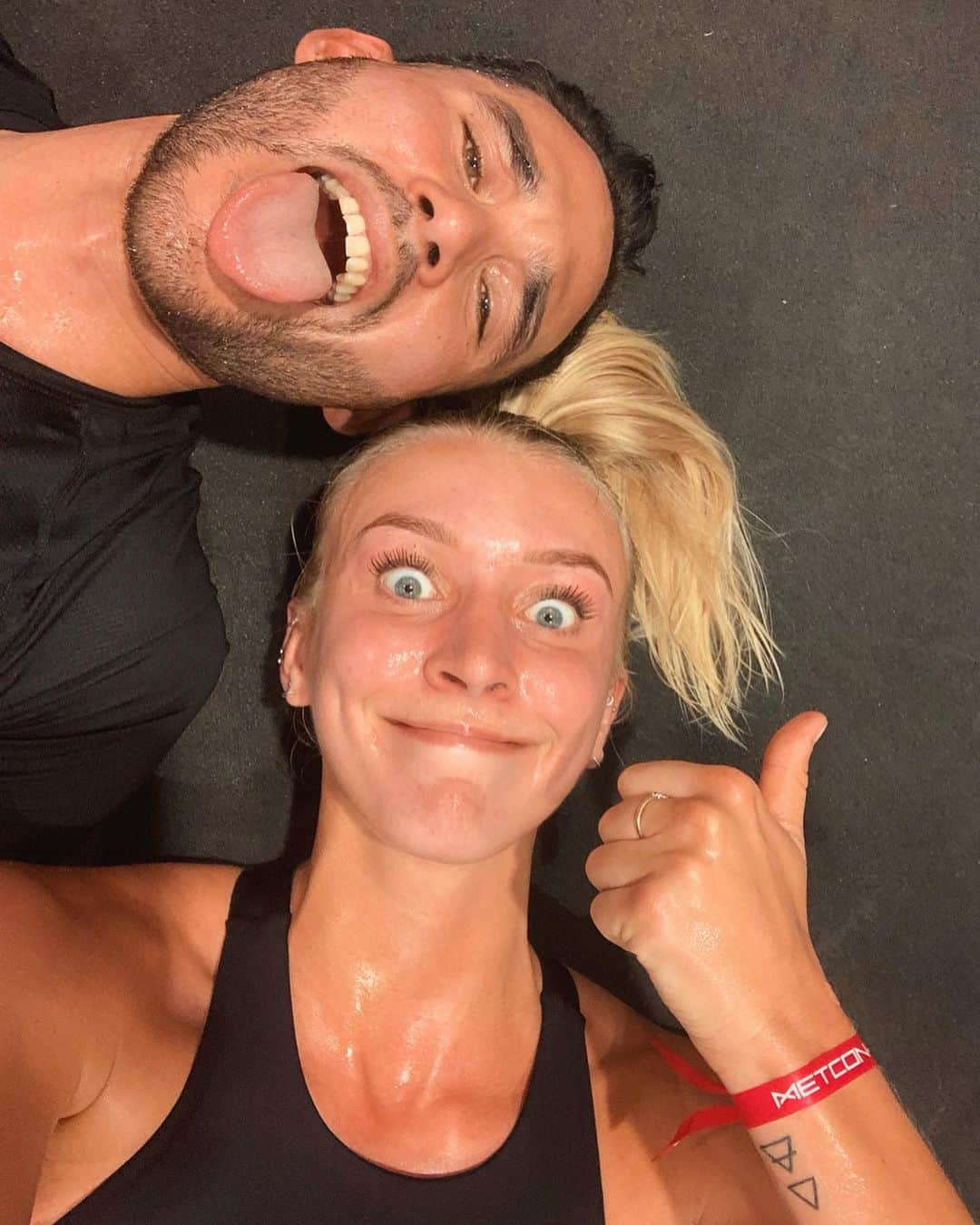 Zanna Van Dijkさんのインスタグラム写真 - (Zanna Van DijkInstagram)「You know those girls who come out the gym looking glowy and fresh? I’m not one of them 😂👍🏼 A savage workout courtesy of @gus.wittraining here in Paris left Ant and I soaked to the skin with sweat 💦 It’s empowering AF to push your body to a point where it wants to give up and find the energy to keep going. There were moments in yesterday’s session where I was literally repeating to myself in my head “I can & I will”. It is my mantra that gets me through any seriously tough session and I recommend you give it a go too. It feels cheesy the first time you do it but just try it. Like DAMN - I swear it gives me such a motivation boost and allows me to push myself to become fitter, faster and stronger 💪🏼 It is all about #mindovermatter ❤️ #icanandiwill」6月29日 18時31分 - zannavandijk