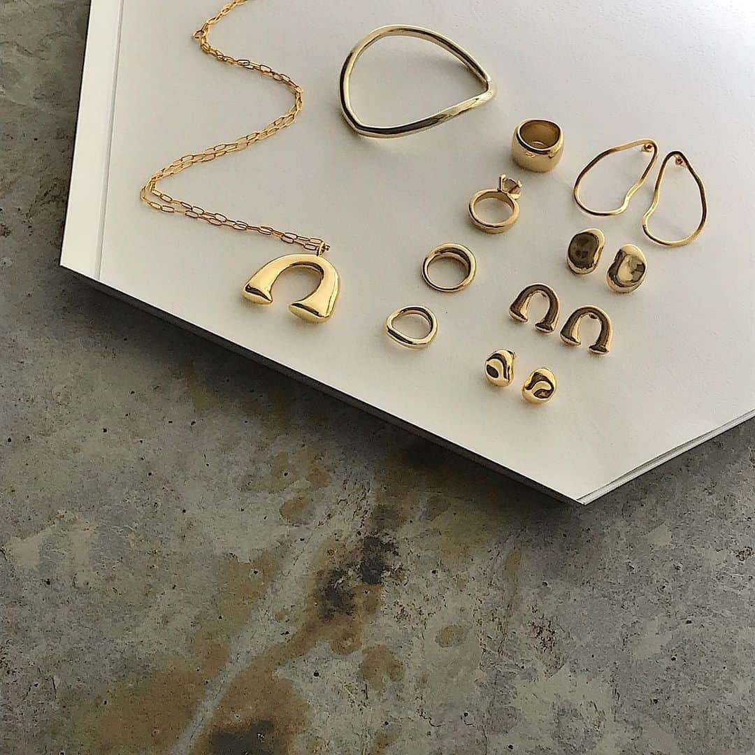 chieko6さんのインスタグラム写真 - (chieko6Instagram)「c†☞ 本日6/29 21:00start ・ gold🌝 ・ #chiekoplus #accessory」6月29日 18時41分 - chieko6