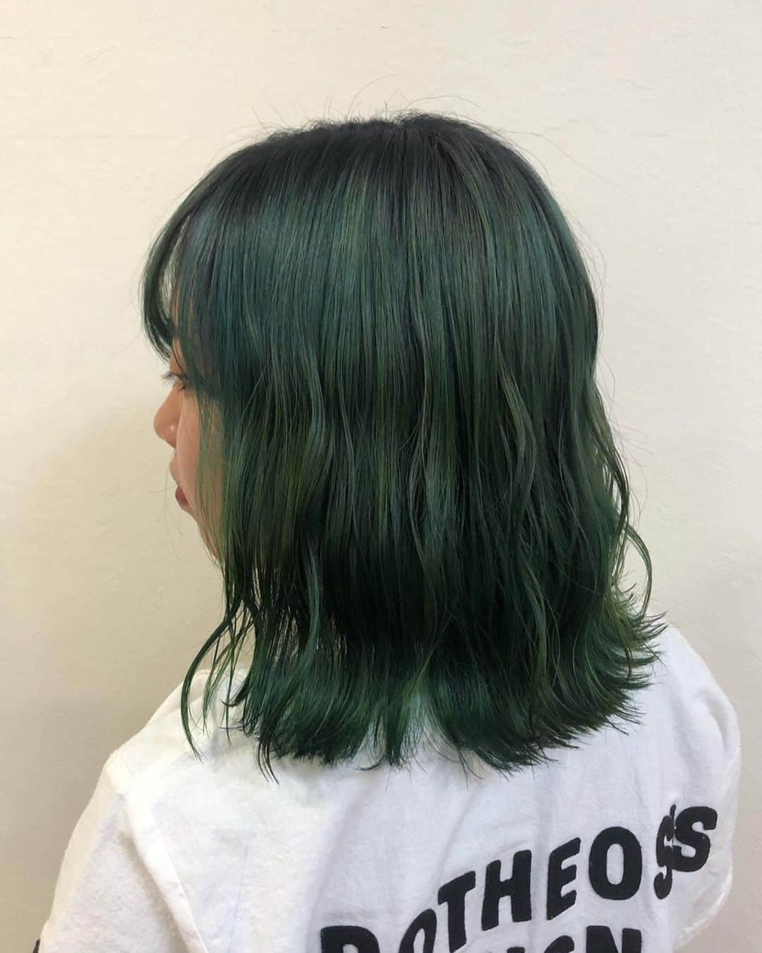 salon PRATiNO(サロンプラチノ)のインスタグラム：「. 💚グリーンカラー💚. . プラチノおなじみ派手カラー💓 今回はグリーン💚💚 グリーンは珍しくないですか？🙄 ほかの派手カラーよりも 目にも優しそうですよね😂🌳🌴🌲 マットなグリーンがとてもカッコいい！！ . . . 【CLAVIS PRATINO】 ◇月曜日～土曜日 11:00～20:00 ◇日曜日 11:00～18:00 ※時間外はお問い合わせください。 愛知県名古屋市中区錦3-4-19石垣ビル７Ｆ ☎︎052-962-7017 . . #hairstyle #hair #cornrow #clavispratino #pratino #hairsalon #FIBREPLEX #nagoya #haircolor #love #特殊ヘア #ブラックヘア  #コーンロウ #ブレイズ  #派手髪 #ヘアカラー  #外国人風カラー#バレイヤージュ #グラデーション  #美容室 #ヘアサロン #クラビスプラチノ #名古屋 #栄 #錦」