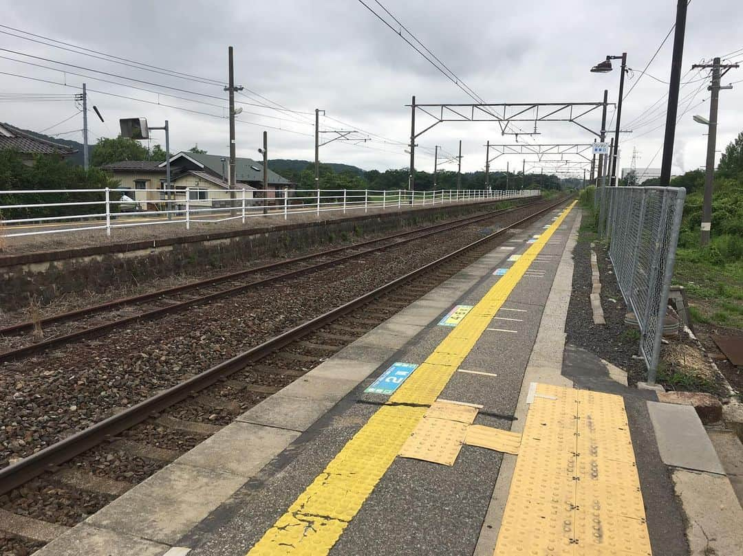 六車奈々さんのインスタグラム写真 - (六車奈々Instagram)「福島県は『五百川』という可愛い駅で下車。 アサヒビールさんの立派な工事にて、アサヒビール労働組合 福島支部の皆様に、『六車奈々の食べるオトコ塾』の講演をさせていただきました！  とっても熱心に聞いてくださり、 笑ってくださり、 私も楽しかったー！  会議室のお片づけ中の所で、パチリ^ ^  #アサヒビール #労働組合 #講演 #六車奈々 #たのしい #五百川 #可愛い駅 #無人駅」6月29日 18時36分 - nanarokusha