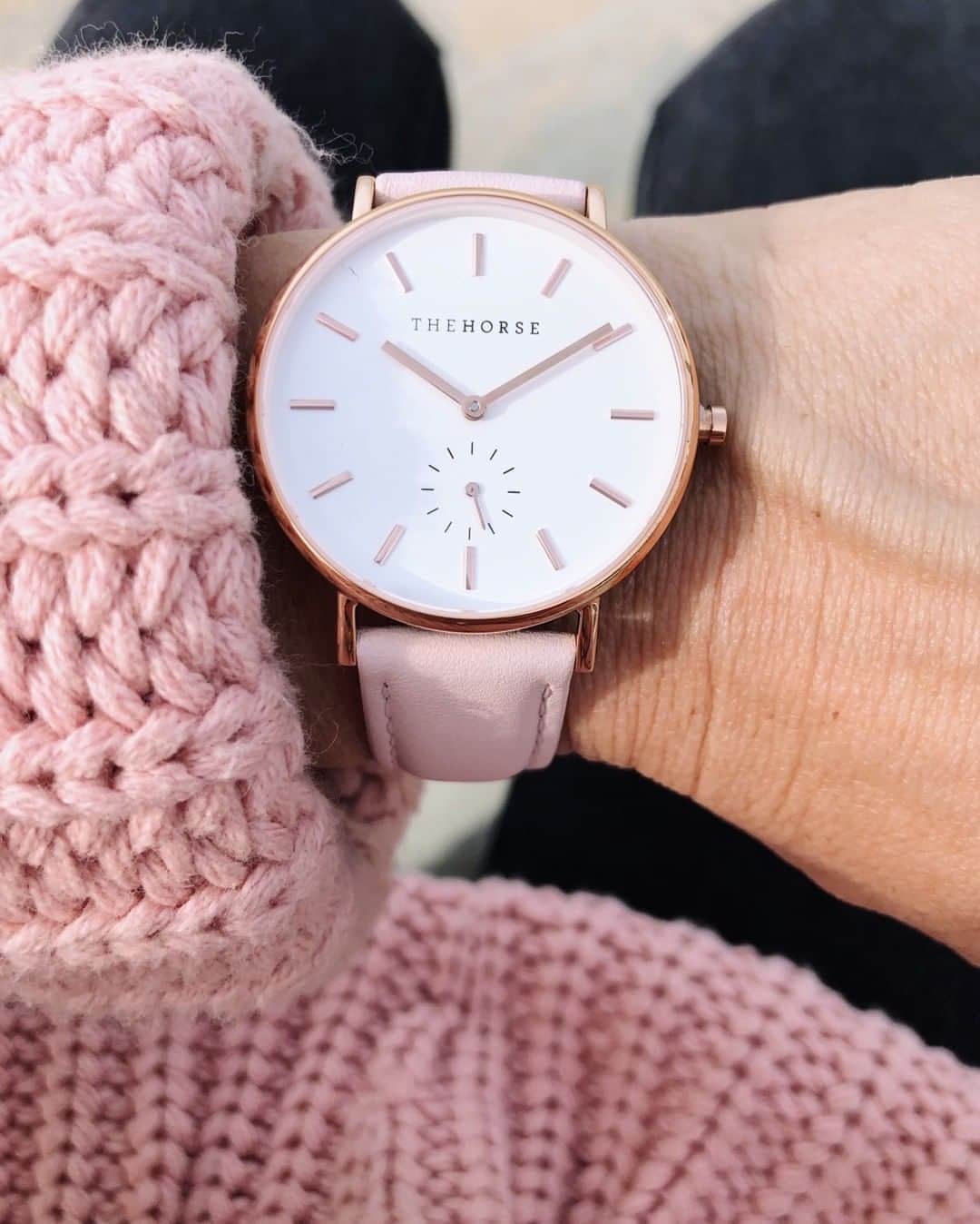 The Horseさんのインスタグラム写真 - (The HorseInstagram)「The classic time-timer. An ageless refined everyday choice. ⠀⠀⠀⠀⠀⠀⠀⠀⠀ -⠀⠀⠀⠀⠀⠀⠀⠀⠀ ⠀⠀⠀⠀⠀⠀⠀⠀⠀ ⠀⠀⠀⠀⠀⠀⠀⠀⠀ #prettyinpink #theclassic #watch #watchofinstagram #onsale #pink」6月29日 19時00分 - the_horse
