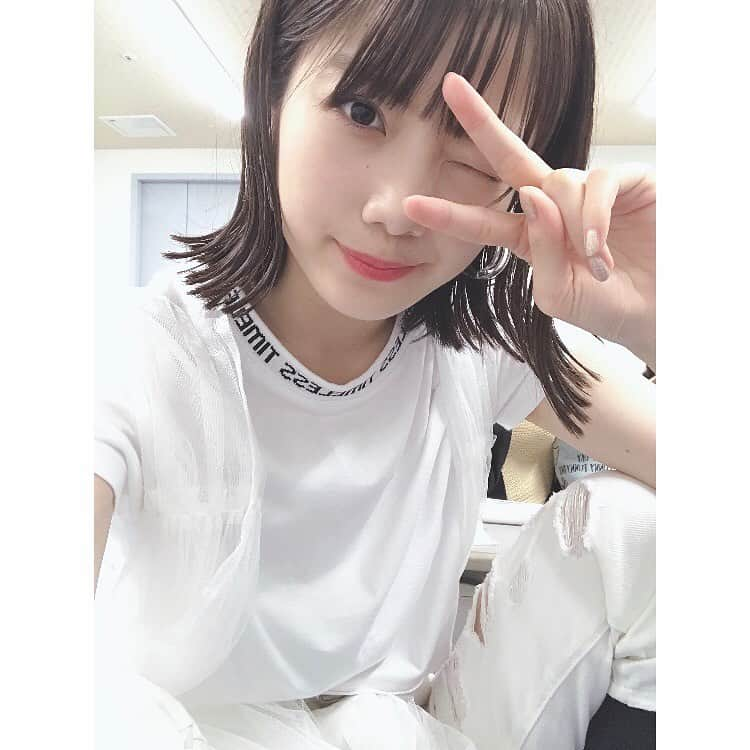 MOMOKAさんのインスタグラム写真 - (MOMOKAInstagram)「・ リリイベ！ ららぽーとTOKYO-BAY！ ありがとー！！ 今日ね、雨だったんだよ。(笑) でも！ 幸運なことに、小雨だったのと、上の方に屋根があったということで、ライブできました〜！ 歌だけだったけど、できてよかったなー！ 雨の中、待っててくれた方、立ち止まって見てくれた方も、ありがとう。 いつもライブ来てくださっている方は、レア！ってかんじだったけど、今日が初めましての方は、今度踊ってるときにまた見て欲しいなー、😂 まだリリイベ続くので是非！待ってます！  みんなで撮ったやつ、いい笑顔でお気に入りー☺️ 明日はHMVエソラ池袋であいましょー！！🙋‍♀️❤️」6月29日 19時00分 - momoka_jewel