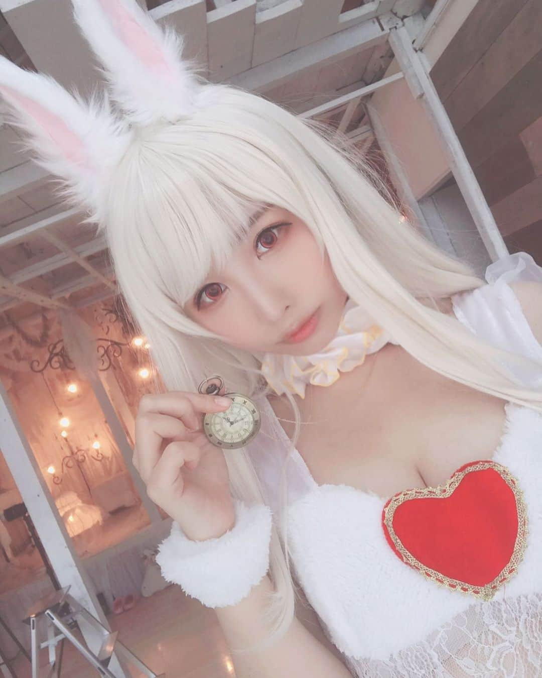 しらほしなつみさんのインスタグラム写真 - (しらほしなつみInstagram)「❤︎ 不思議の国のうさぎ🐰 時間はお金で買えない。 けれどタダでもない。 命を対価に払ってる。 時間は有限だ。 みんな有意義に使いましょう。 うさぎより🐰 ・ #rabbit #bunnygirl #うさぎ #バニーガール #コスプレ #コスプレイヤー #cosplay #cosplayer #cosplaygirl #cosplaysexy  #japan #japanesegirl #ウィッグ #kawaii #otaku #カラコン #instagood #follow #followme #フォローミー #粉我 #动漫 #角色扮演 #角色扮演者 #팔로우 #셀스타그램 #코스프레 #애니메이션」6月29日 18時58分 - shirahoshi.natsumi