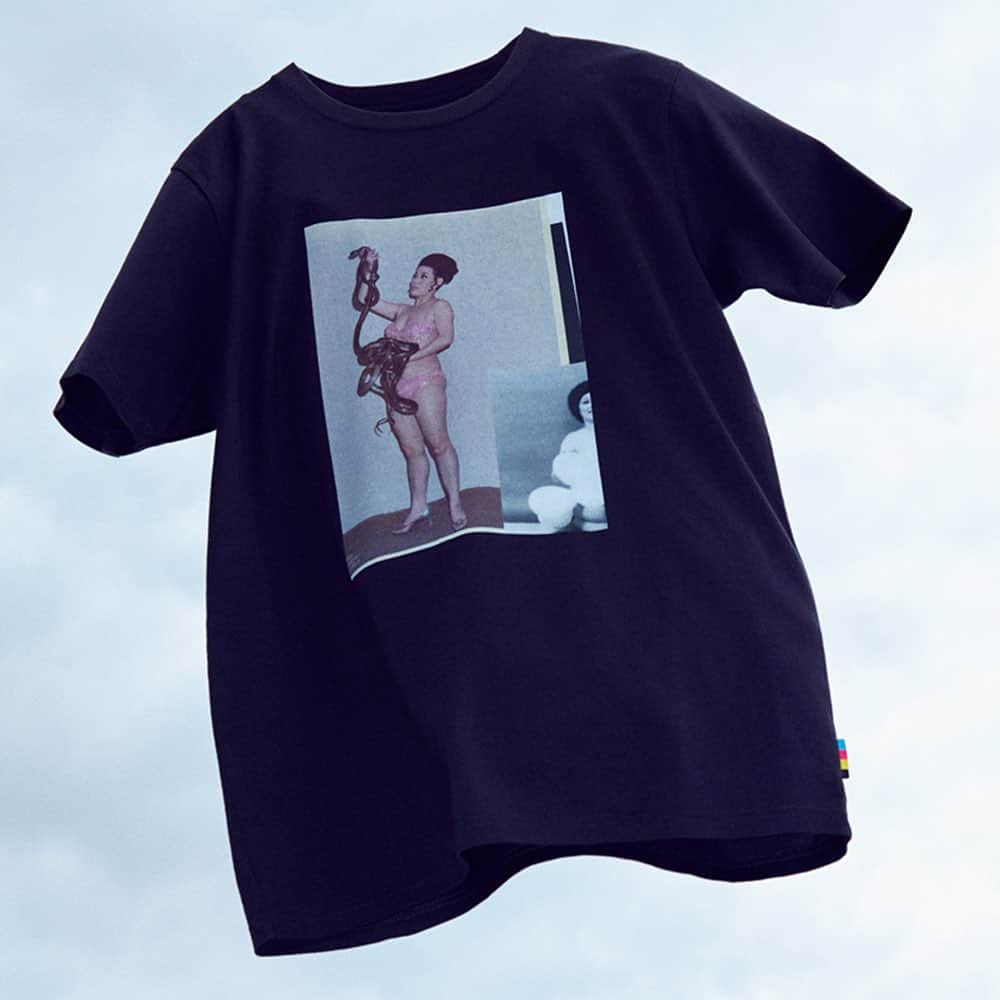 ginza magazineさんのインスタグラム写真 - (ginza magazineInstagram)「PHOTO PRINT T shirt🤳⠀⠀⠀ 自慢の写真を胸に掲げて。⠀ ⠀⠀⠀ あのカリスマショップのコラボアイテムとなれば、見逃すわけにはいきません！⠀ @theconveni × @mamekurogouchi⠀ ⠀ 現在発売中のGINZA7月号では、今年らしくアップデートした10種類100枚のTシャツを集めました🤘⠀⠀⠀⠀⠀ 必ず欲しい♡が見つかる 2019年夏の決定版⠀⠀⠀⠀⠀ どんなに暑い夏だって、お気に入りさえあれば乗り切れる、はず？⠀⠀⠀⠀⠀ ⠀⠀⠀ ⠀⠀⠀⠀⠀ ぜひプロフィールリンクから、チェックしてみてね💯⠀⠀⠀⠀⠀⠀ @ginzamagazine⠀⠀⠀⠀⠀⠀⠀ ⠀⠀⠀⠀ ⠀⠀⠀⠀⠀⠀⠀ ⠀⠀⠀⠀⠀ #ginzamagazine #Tshirt #wardrobe #tokyo #Tシャツ #theconveni #mamekurogouchi」6月29日 19時12分 - ginzamagazine