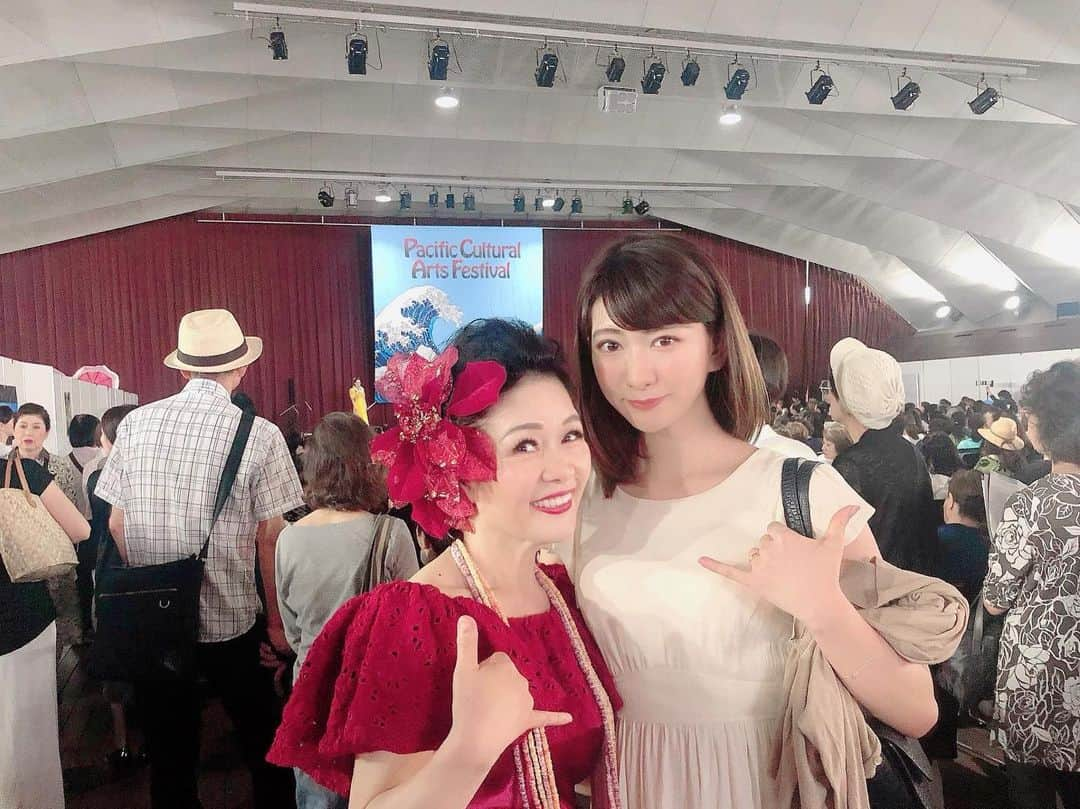 井端珠里さんのインスタグラム写真 - (井端珠里Instagram)「母、フラダンスのコンペ、ソロ部門3位入賞しました🥉 手術後は、正直ここまで堂々と悠々と踊れる母を想像できないほど心身共に弱っていた姿を見ていたから、今日は我が母ながら本当に美しくて感動した😭 ママ、手術もリハビリも生活改善も練習も本当によく頑張ったね！ 周りの皆さんに感謝しないとね。 私にとっては1位でした🥇🤗 本当におめでとう😂💓」6月29日 19時13分 - jullie8799