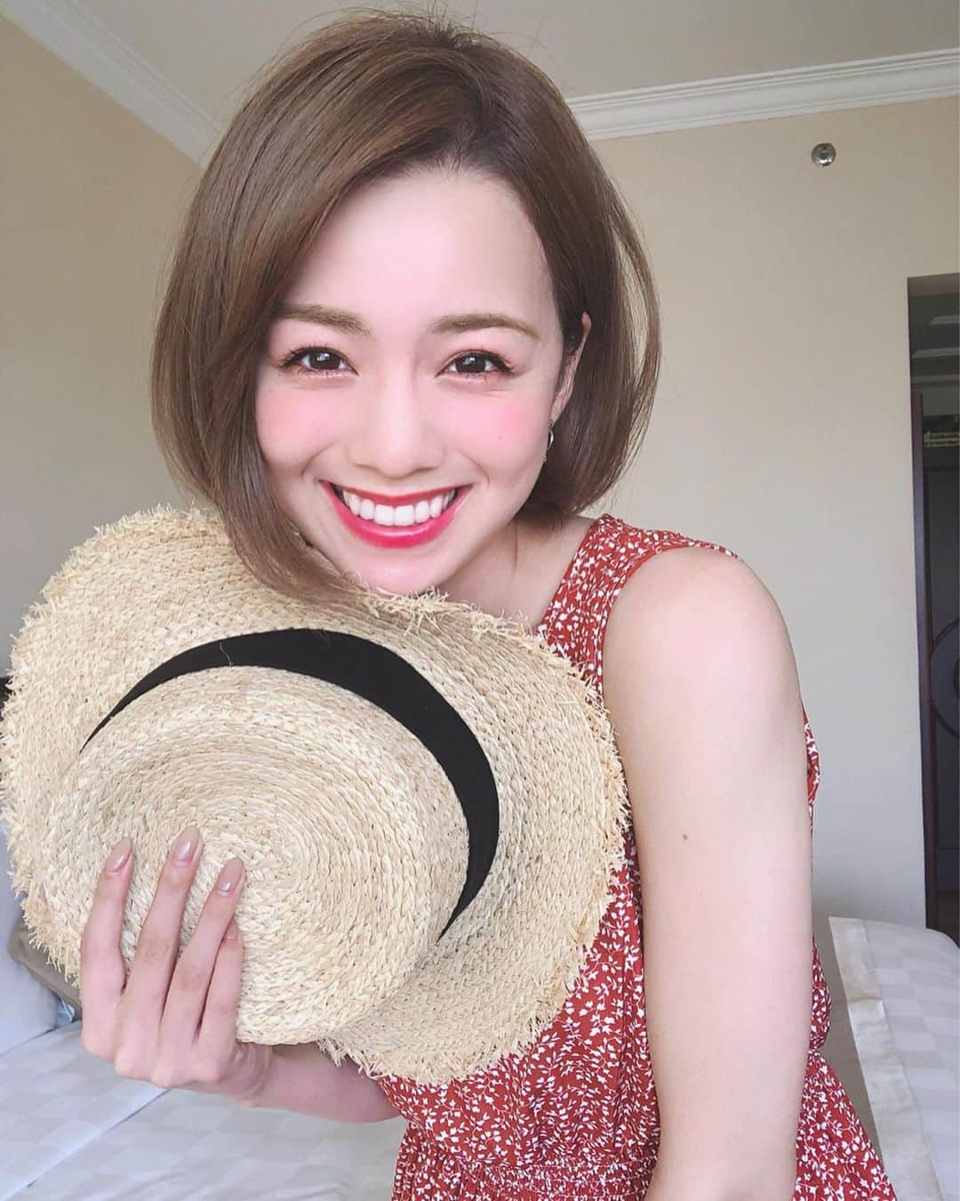 黒田真友香さんのインスタグラム写真 - (黒田真友香Instagram)「サタデーナイトにこんばんは！ まだベトナムは夕方だけど🌙  3回目のベトナムなうです。笑 #旅まゆか  ベトナムの投稿ばっかりでごめんね！ww  暑い国にはワンピースで行くことが多いよー！パッキングの時に選ぶ手間も省けるし荷物も多少 少なくなるから🥺💓 #fifth #fifthtl #フィフス #リーフ柄ロングワンピース」6月29日 19時28分 - kurodamayukaxx