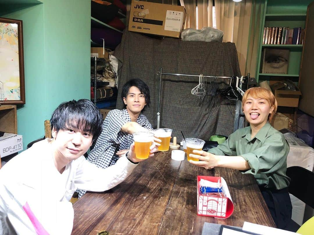 中尾暢樹さんのインスタグラム写真 - (中尾暢樹Instagram)「いつぞやの楽屋にて。。🍺 #チア男子 と #カカフカカ の大監督お二人」6月29日 19時31分 - masaki_nakao_