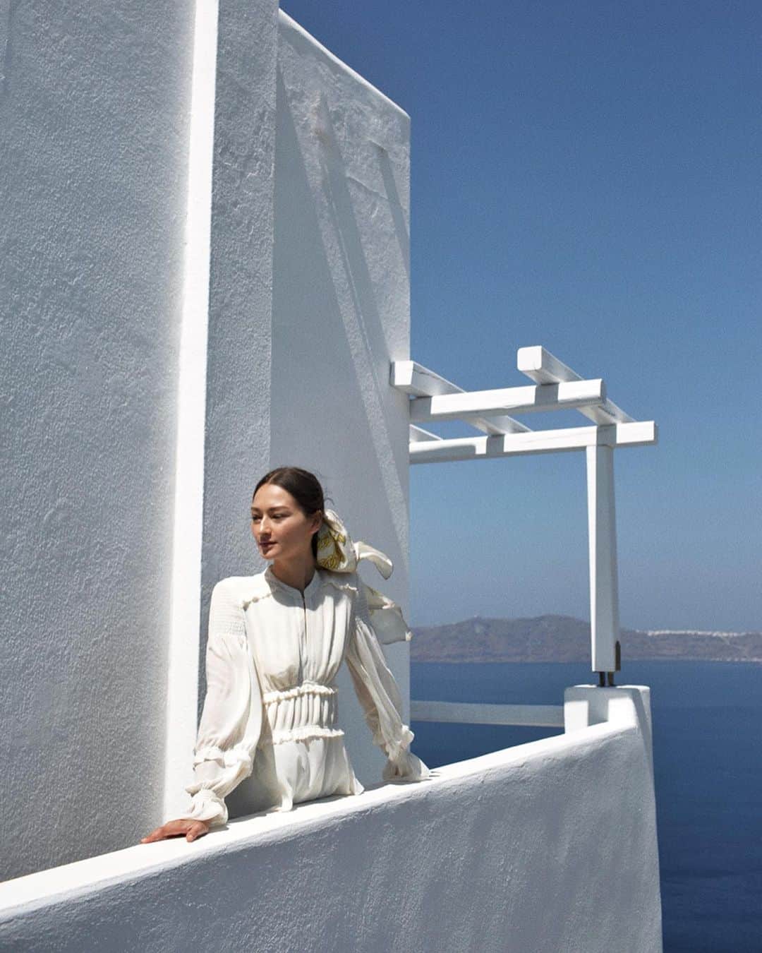 ブルーナ・テノリオさんのインスタグラム写真 - (ブルーナ・テノリオInstagram)「Meet me in Santorini! 🇬🇷💙 #brunatakestheworld #greece #santorini @galinihotelsantorini  #galinihotelsantorini」6月29日 19時41分 - brunatenorio