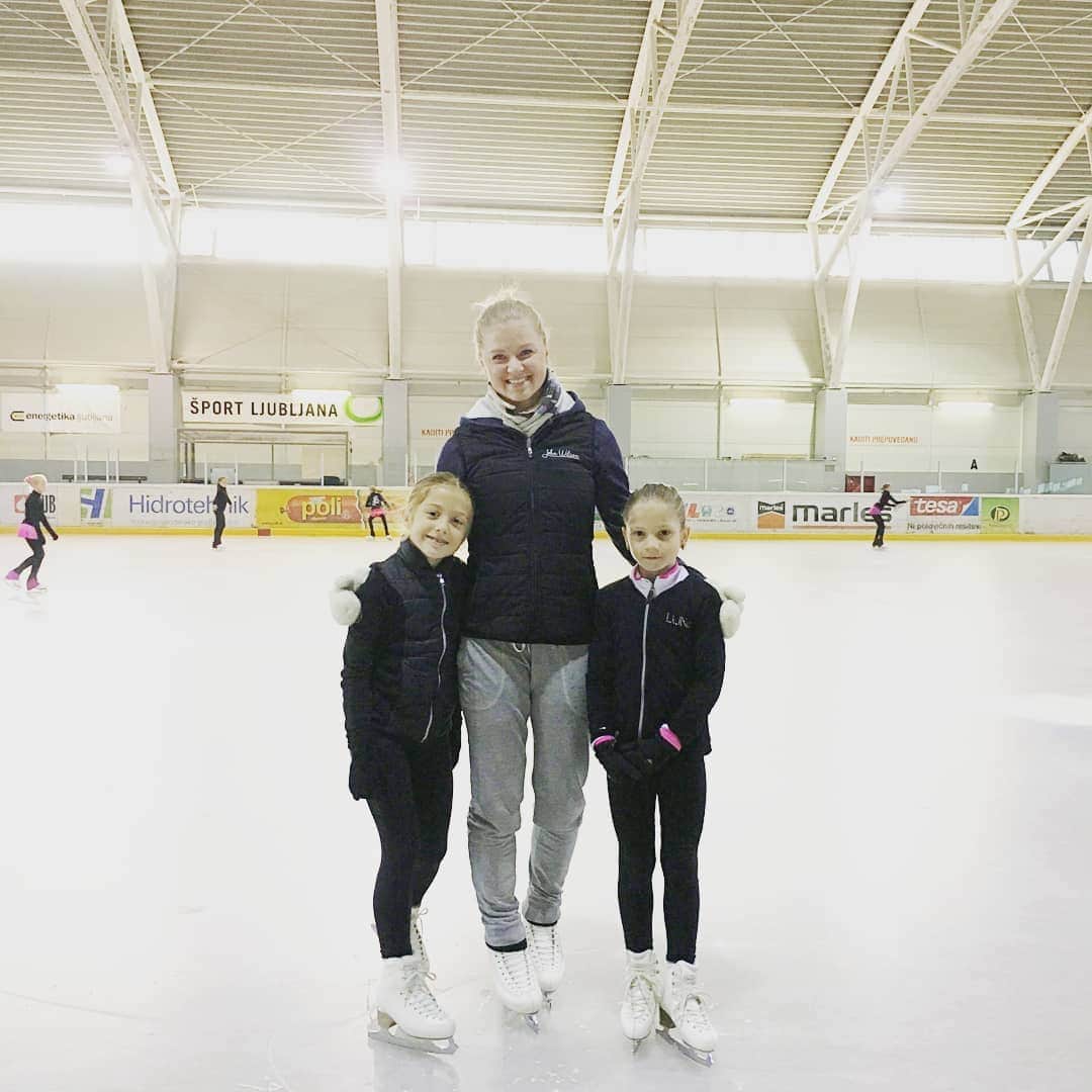 ダーシャ・ゲルムさんのインスタグラム写真 - (ダーシャ・ゲルムInstagram)「What a pleasure it is to coach young talents. Seeing sparks in their eyes when they skate makes me remember why I do this in the first place. Can't wait to see where their future bring them.  #figureskating #iceskating #coach #coachlife #joy #pleasure #loveit #lovemyjob #workhard #success #future #youngskater #johnwilsonblades #edea #edeaskates #icefly」6月29日 19時45分 - grmdas