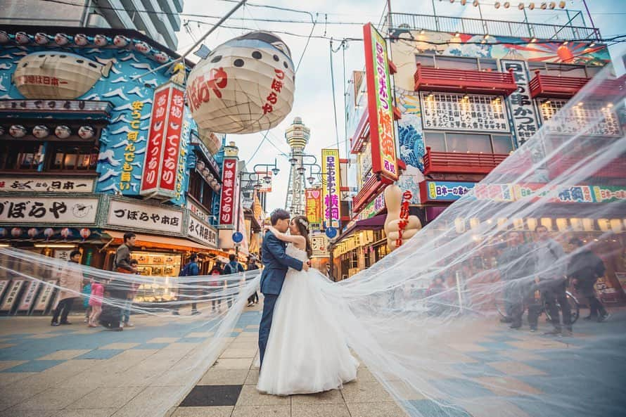 Decollte Wedding Photographyさんのインスタグラム写真 - (Decollte Wedding PhotographyInstagram)「［ 大阪 Osaka : 新世界 Shinsekai ］﻿ Shissekai is landmark in Osaka 🐙💓﻿ Let's take photo with Tsutenkaku!﻿ ﻿ @studiotvb_umeda﻿ @decollte_weddingstyle﻿ ﻿ #japan #Osaka #Shinsekai #weddinginspiration #Weddingphotography #prewedding #weddingphoto #overseasprewedding #japaneseprewedding #japanwedding #romantic #love #happiness #日本 #大阪 #海外婚紗 #婚紗 #唯美 #신부 #웨딩 #웨딩사진」6月29日 19時47分 - d_weddingphoto_jp