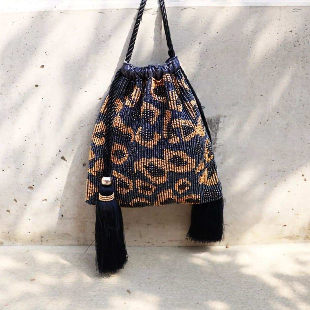 アクセサライズのインスタグラム：「An evening bag that's as cool as it is glamorous? Beaded by hand with trending leopard spots, our Agnes duffle bag brings cool-girl glamour to your evening looks. 🔍 7906509700 Tap the link in the bio to shop now.  #Accessorize」
