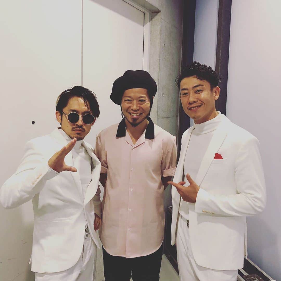 上中丈弥のインスタグラム：「Ｃ＆Ｋ＆Ｊ この人達二人がかりでボケ倒してくるんですね。どっちかまともだと思ってた僕がバカでした🥴なんてね  #イナ戦 #イナズマ戦隊 #candk」