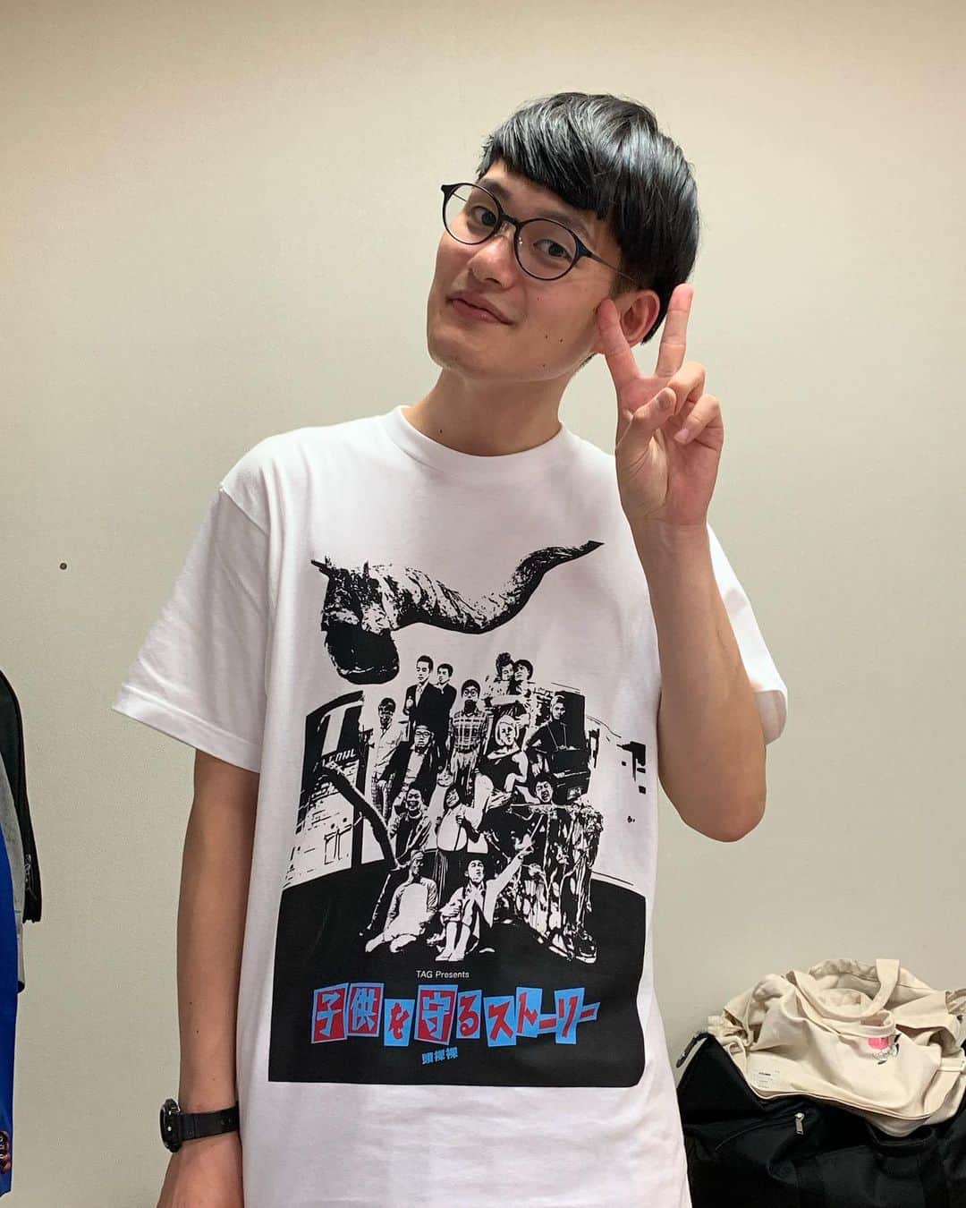 池田真一のインスタグラム：「頭裸裸裸展のTシャツいいなー！ 僕はタグに『お前はデブ過ぎるから絶対にはいらんわ！』と言われました！ 言い返す言葉が一切見つかりませんでした！ジョー似合いすぎ！」