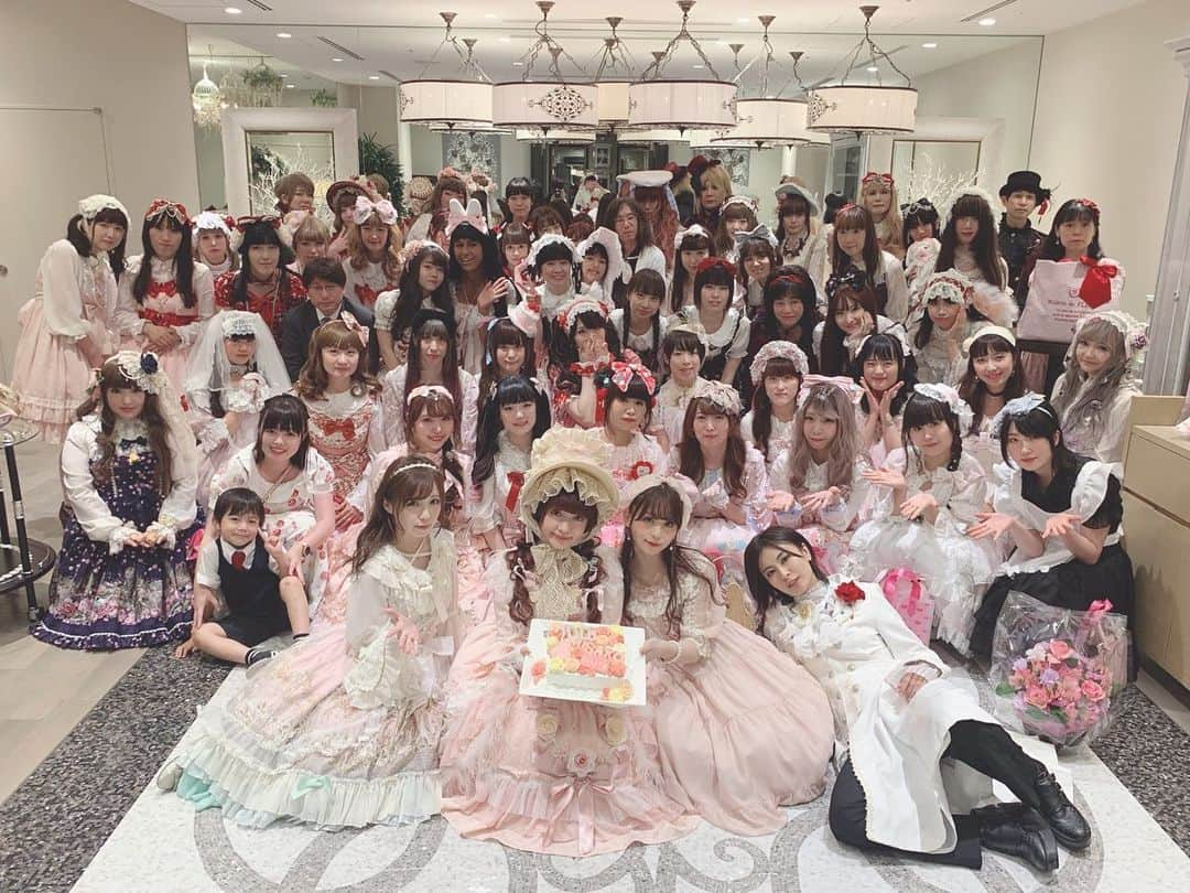 青木美沙子さんのインスタグラム写真 - (青木美沙子Instagram)「Misako Aoki  20th Lolita Anniversary Party 無事終了しました💓来て下さった方々本当にありがとうございました😊プレゼントも沢山ありがとう😊沢山の方々にお祝いしてもらい、最後涙しちゃったけど、本当に皆様の支えで今の私があります❣️本当にありがとうございました😊司会みどちん見事すぎて頼りきり、AKIRAちゃんに裏方でパソコンをやらせて、ゆいちゃんにも色々動いてもらい、本当に本当に贅沢すぎました💓頼りないおばあちゃんでごめんね❣️みんなありがとう😊😊😊 #美沙子20周年 #ロリータファッション #Misako Aoki  20th Lolita Anniversary Party」6月29日 19時57分 - misakoaoki