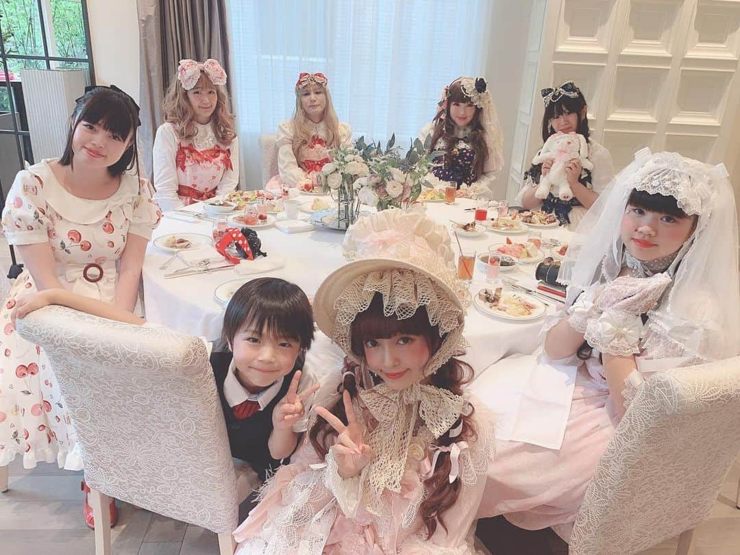 青木美沙子さんのインスタグラム写真 - (青木美沙子Instagram)「Misako Aoki  20th Lolita Anniversary Party 無事終了しました💓来て下さった方々本当にありがとうございました😊プレゼントも沢山ありがとう😊沢山の方々にお祝いしてもらい、最後涙しちゃったけど、本当に皆様の支えで今の私があります❣️本当にありがとうございました😊司会みどちん見事すぎて頼りきり、AKIRAちゃんに裏方でパソコンをやらせて、ゆいちゃんにも色々動いてもらい、本当に本当に贅沢すぎました💓頼りないおばあちゃんでごめんね❣️みんなありがとう😊😊😊 #美沙子20周年 #ロリータファッション #Misako Aoki  20th Lolita Anniversary Party」6月29日 19時57分 - misakoaoki