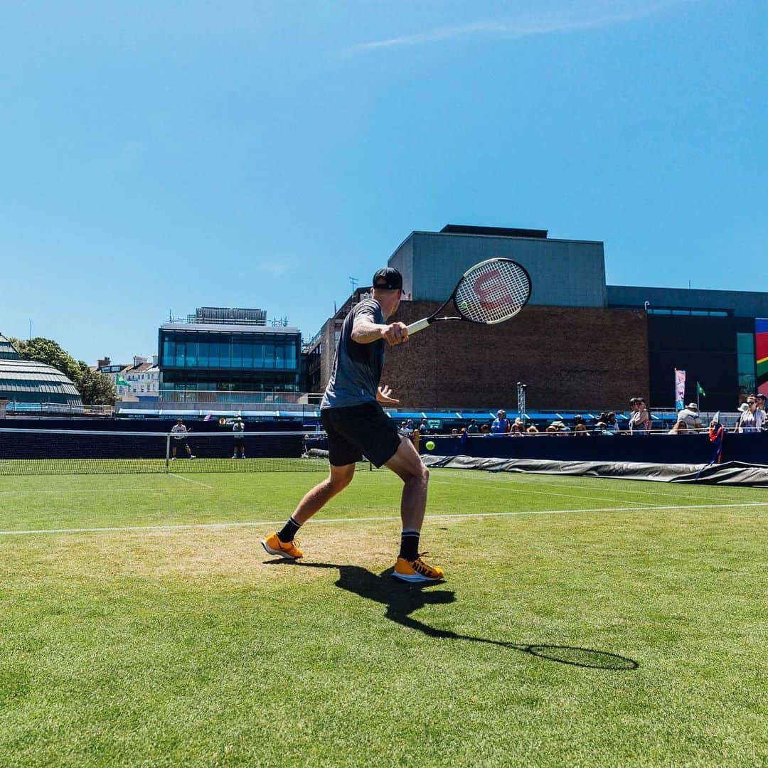 カイル・エドマンドさんのインスタグラム写真 - (カイル・エドマンドInstagram)「Thank you to everyone who came out this week to support at Eastbourne. See you guys next year hopefully! @mhilts81 📷 @jonjorooney #eastbourne #wilson #grassseason」6月29日 20時10分 - kyle.edmund