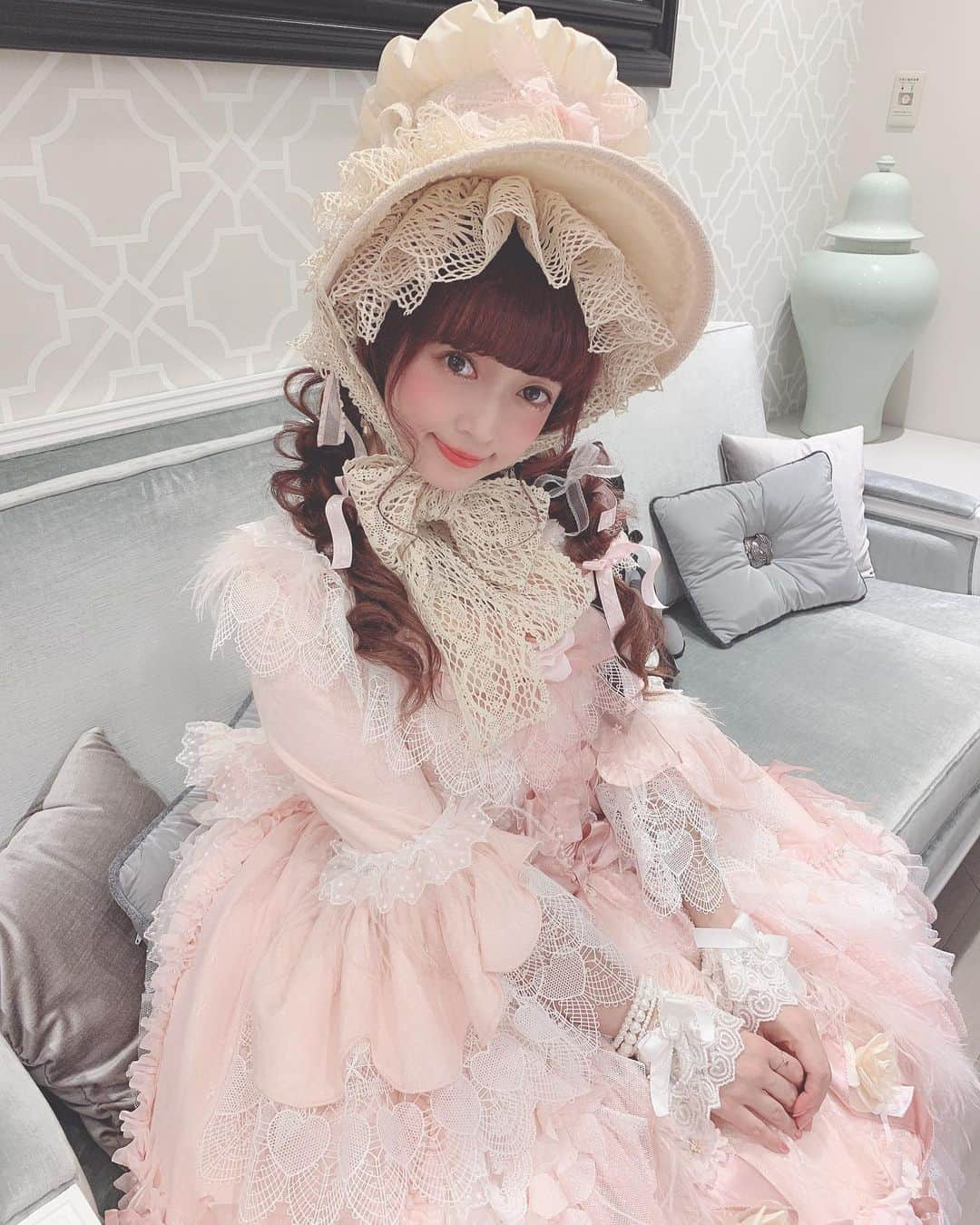 青木美沙子さんのインスタグラム写真 - (青木美沙子Instagram)「今日のMisako Aoki  20th Lolita Anniversary Party #みさこーで お洋服はelpressさんで中国のブランドさん！ 帽子は、仔馬洋品店さん ヘアアレンジは、たくやさん タグ付け🏷してるのでお2人のアカウントいってみてね💓 可愛くして下さり、本当にありがとうございました😊 #美沙子20周年 #ロリータファッション」6月29日 20時10分 - misakoaoki