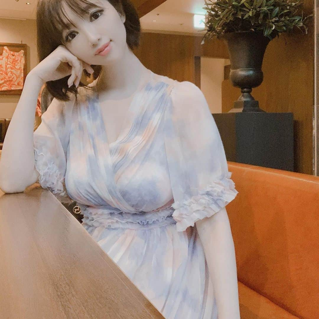 森下悠里さんのインスタグラム写真 - (森下悠里Instagram)「シャーベットみたいな ピンクとブルーが可愛い🍧 ふんわりドレス👗✨✨ - #instafashion #fashion #dress #2019ss」6月29日 20時02分 - yuurimorishita