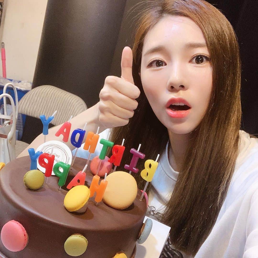 ソヨンのインスタグラム：「🎂 . . . 곱창 대왕 촛불을 끝으로..!ㅋㅋㅋ 생일 축하해 주신 모든 분들! 다시 한번 정말 감사합니다❤️ 마지막으로 이 세상에서  가장 존경하고 사랑하는 부모님!! 낳아주셔서 정말 감사합니다 사랑해요❤️ #HAPPY_LEESEOYOUNG_DAY #HBD」