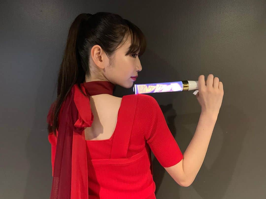 岡本夏美さんのインスタグラム写真 - (岡本夏美Instagram)「賭ケグルイ 応援上映舞台挨拶 出させていただきました！ お誕生日もお祝いしていただき ありがとうございます！ 衣装は西洞院さんをイメージしたお洋服 ご用意してもらったのです！！ 首につけてるリボンが 西洞院さん風でかわいいです！ チュールチョーカー @labelleetude_official  ニット＆ワンピ @grace_continental.div」6月29日 20時15分 - okamoto_natsumi