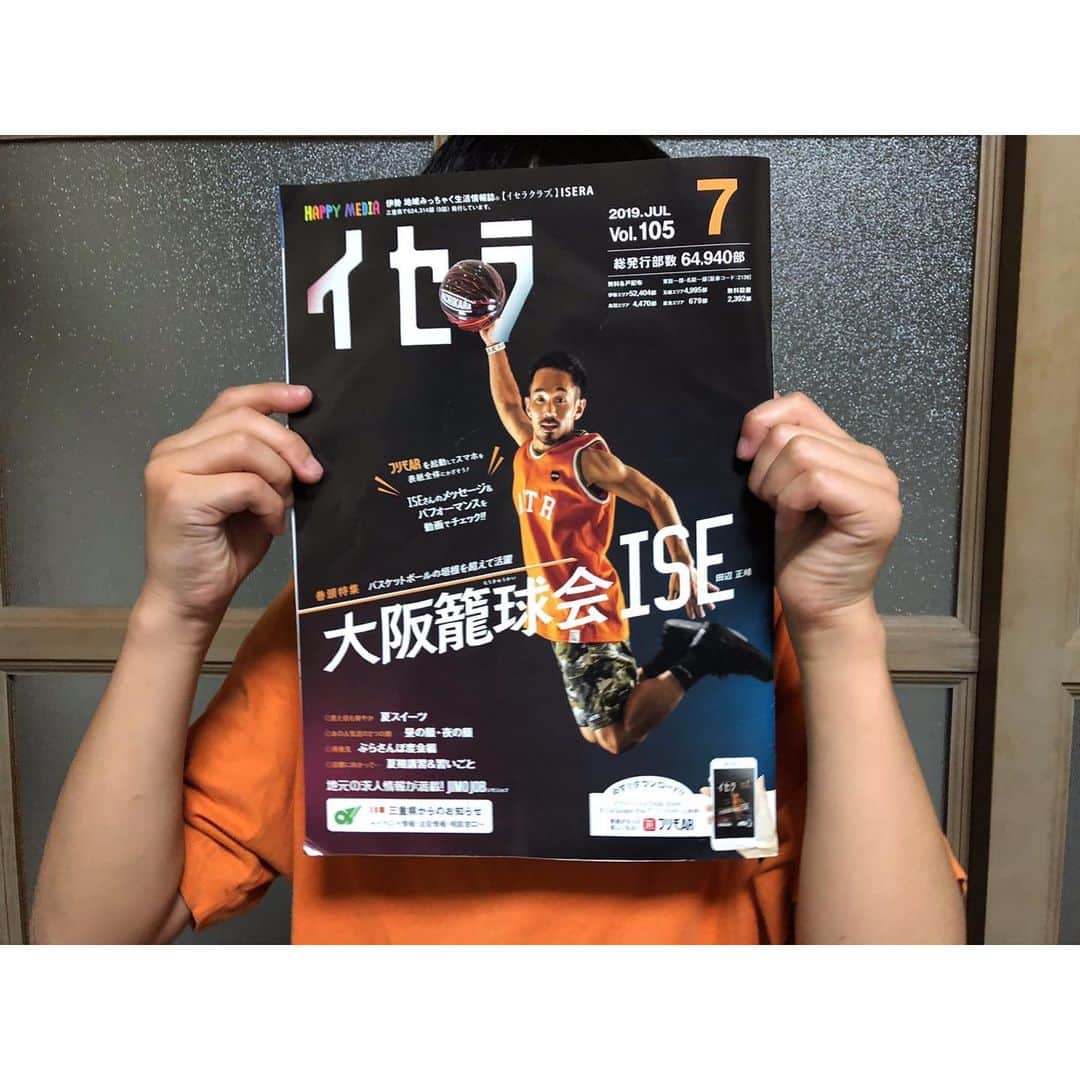 etsucoのインスタグラム：「* * * イセラにISEだ😧😂😧😂✨✨ * 伊勢帰って来た時いつも仲良くしてくれるまさほくん😊 * AMAMILIVINGにも、ISEさんにお勧めしてもらって来ました！ってお客さんがよく来てくれます🙏🏼🥺♥️ * バスケと地元と家族をこよなく愛するとっても素敵なお兄ちゃん⛹️🏻‍♂️ * うちのちびっこバスケットマンと一緒に動画も見たよ🥳🥳🥳 * これからも応援してます💪🏼 籠球会もまた見たいなぁ=͟͟͞͞🏀🏀 * * #大阪籠球会 #ISE #伊勢 #度会 #大阪 #バスケット #でっかいお兄ちゃん #イセラ」