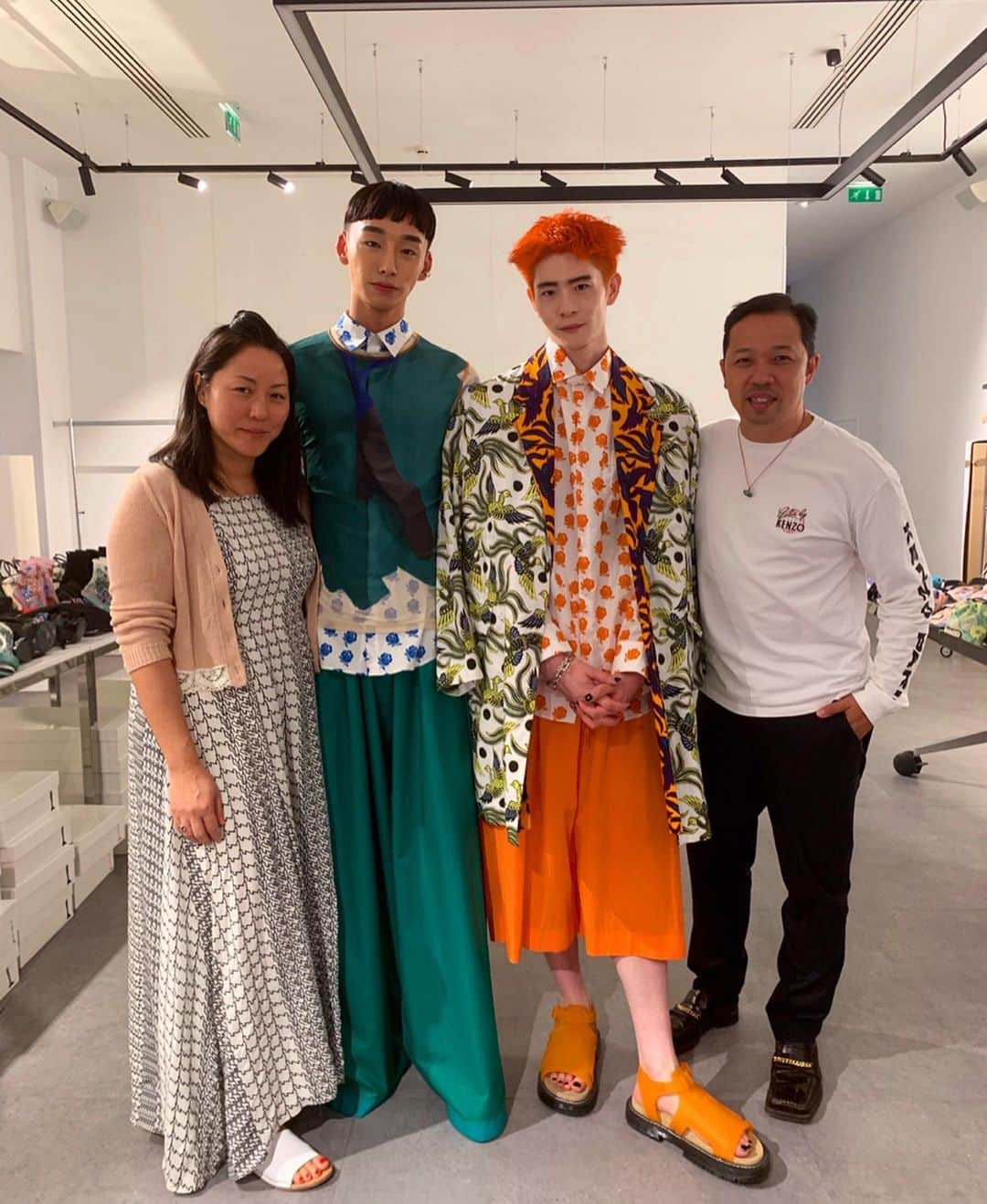 タイキさんのインスタグラム写真 - (タイキInstagram)「@kenzo SS20 🧡💚 Humberto Leon と Carol Lim の 突然の退任発表後の最後のショー 😭 ショーを観ながら寂しい気持ちになりました 😢  お二人ともお疲れ様でした‼️ #kenzo 📸 @drop_paris  @kyoheihattori」6月29日 20時22分 - taiki_jp