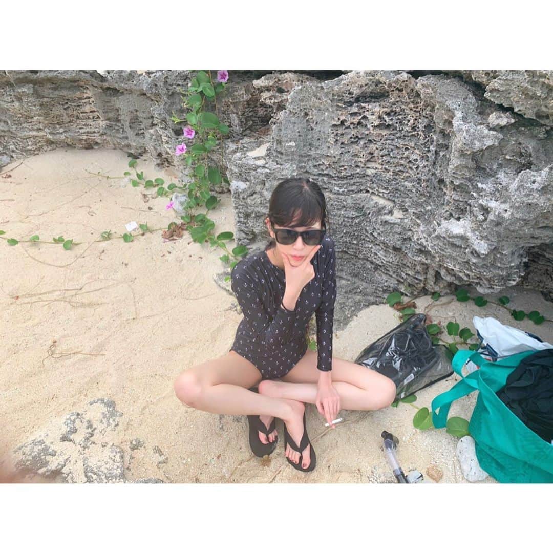 中川ジュリアのインスタグラム：「黒島🐃 毎日ターミナルのスパムおにぎり、黒島 波高くて奥まで行くの大変だったけど珊瑚も魚も沢山見れた！ #黒島 #石垣島 #離島」