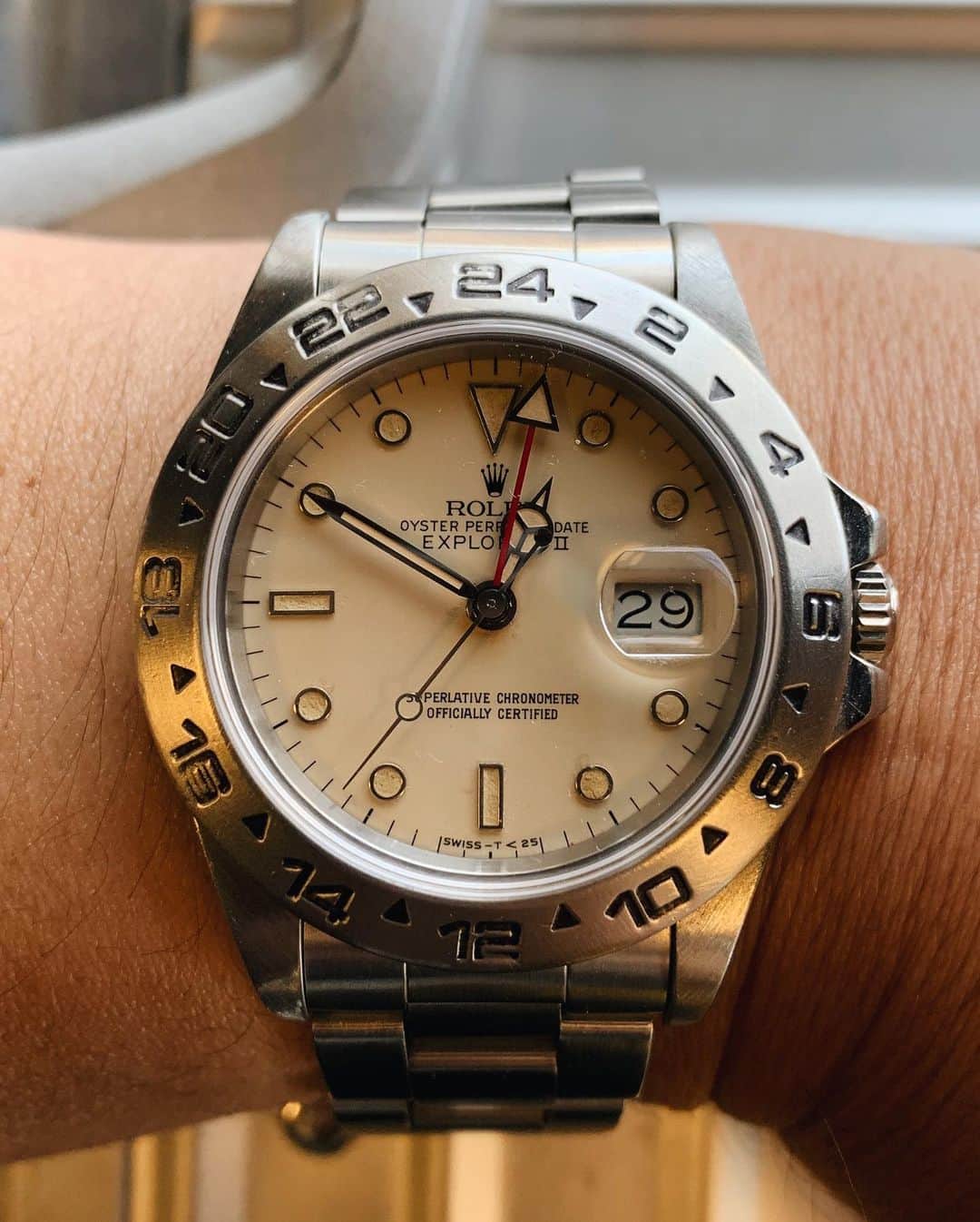 石川涼のインスタグラム：「出会ってしまったアイボリー。  #ex2#explorer#explorerii#explorer2#ivorydial #16550cream#amsterdamvintagewatches #vintagerolex#rolexvintage#centersplit#16550」