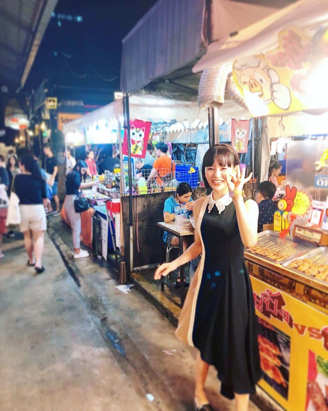 兒玉遥さんのインスタグラム写真 - (兒玉遥Instagram)「謎のOKポーズ😂😂 タイのナイトマーケット楽しかった！！ ﻿ ﻿ #ナイトマーケット #バンコク #タイ #bangkok #thai #バンコク旅行 #タイ旅行 #旅るっぴ」6月29日 20時30分 - haruka_kodama919