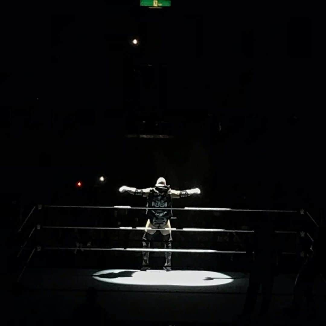 宮戸洋行さんのインスタグラム写真 - (宮戸洋行Instagram)「#WWE 日本公演行ってきました！もう最高でした！第1試合から#ASUKA #BECKYLYNCH #ALEXABLISS の王座戦！そしてまさかのサプライズで#HHH が！しかも#中邑真輔 とタッグ！#カブキウォリアーズ も観れたし、#RICOCHET のスワンダイブ式ドラゴンラナっていう見たことない技も飛び出すし…何しか最高でした！#WWEtokyo」6月29日 20時31分 - hiroyuki_gag
