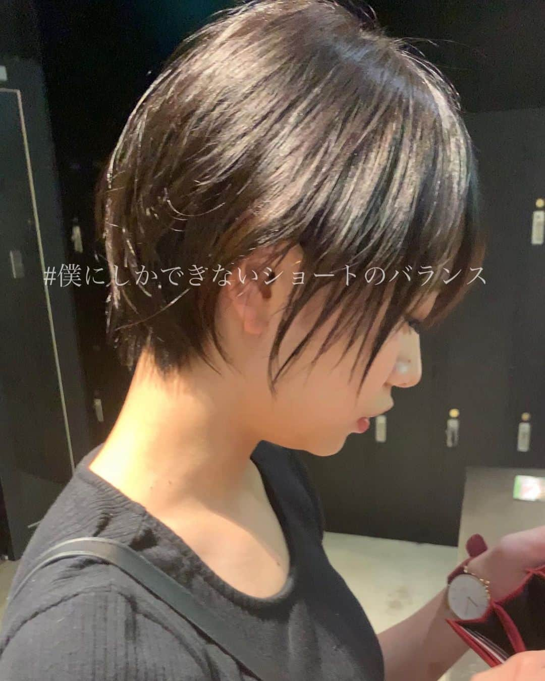 ✂︎伊輪/ショート&ボブ/銀座/渋谷/亀戸/美容師✂︎さんのインスタグラム写真 - (✂︎伊輪/ショート&ボブ/銀座/渋谷/亀戸/美容師✂︎Instagram)「✨✨✨2019年  夏  伊輪 ショートはさらに進化します✂︎✂︎✂︎✨✨✨ミニーカラー ×  ミニーショート × ✂︎✂︎✂︎✨✨✨ . ◆ 🌟 🌟2019年3月🌟2回目の個人月間指名総売上 1300万円を達成できました✨✨✨✨お客様には心より感謝申し上げます。 . そして、🌟2019年 ⚡️自分に自信がない方⚡️をTEAM伊輪でモテる（自信ももてる）女子にします😊😊😊自分なんてかわいくない。自分はブス。自分に自信がない。自分の年齢的にあきらめちゃう、自分が好きじゃない、ちょっとかわいいけどもっとかわいくなりたい方、などなど、と遠慮してしまーーーーう女性のみなさん！！そんな女性の魅力を引き出し、必ずキレイにかわいくいたします！！髪型から始まる2019年にしましょう！！！髪型変わると人生変わりますよ✨✨✨ぜひ、僕の自慢のTEAM伊輪におまかせください！！！ . そして ★AFLOATは敷居は高いと思われがちですが★そんな事はありません！！ かわいく、キレイになりたい方ならほんとーーーーーーに誰でもオーケーです！年齢も関係ないですし、自分に自信のない方ならなおさら、ウェルカムです🌟 ◆僕にしかできないカット技術✂︎✂︎✂︎◆で必ず、キレイにかわいくいたしますよ！！！😆😆😆 . ◆僕にしかできないカット技術✂︎✂︎✂︎◆ . 🌟ミニーショート♡✂︎は似合わせカット&カラーです🌟 . 年齢も関係ないです！！！ 10代〜50代、60代、70代でももちろんOKです*\(^o^)/*僕のお客様は年齢層はほんとーーーーーに幅広いので遠慮なくオーダーしください！！ . 長さのバランス、顔の大きさに、骨格、輪郭、クセ、などのその人にに合わせた、ヘアスタイルをお届けします！ . 楽しみにしていてくださいね！！ . ◆ご予約について◆ . DMが1番予約とれます🙋⭐️⭐️⭐️ 遠慮なく、直接のメッセージください⭐️⭐️⭐️ 突然でも、深夜でも、夜中でもいつでも遠慮なく連絡くださーーーい！！ .  銀座店.渋谷店はネット予約枠が少ないためお電話ですと予約取れます⭐️ .  銀座店 03-5524-0701 渋谷店 03-6455-1640 亀戸店 03-5875-5992 . 『僕にしかできない似合せますカット』技術で必ずかわいくしますのでぜひ、担当させてくださいね。 . ★僕らにしかできない★TEAM伊輪のアシスタント5名 ✨✨✨✨✨✨✨✨✨✨✨ ◆ TEAM伊輪 の女性カラーリスト◆2名 ★藤崎 @yuzu.natu ★小野寺 @ono_afloat.jp  カラーの知識と経験をもったスペシャリスト揃い！カウンセリングさせていただき、 女性目線でのデザインとお客様のニーズを融合して、カラーを提案させていただきます . ☑︎赤味や黄味を消したい ☑︎パサついて見えない艶カラーがしたい ☑︎暗くてもキレイなカラーがしたい ☑︎職場でも大丈夫なカラー ☑︎白髪染めでもキレイにカラーしたい ☑︎ハイライトなどもしてみたい ☑︎人とは違うオシャレカラーがしたい . などなど、1度ご相談ください♪🌟 . ◆TEAM伊輪のストレート担当◆ ★新野さん @niinyo_san  お客様のストレートやパーマのカウンセリングさせていただき、提案、相談を担当しています。1日に4.5人のお客様のストレートをしている経験値と豊富な知識、ダメージを理解したマニアックなお薬選定をし、そのお客様にあったパーマを行います！！ . ★ ★長田君 @takaragram_  が6月1日にデビューします！！ . ★元リーダーのもっさん （谷元君）@mossan_style は4月にスタイリストデビューしました✨✨✨ぜひ指名してあげてください！！ . 僕の自慢のTEAM伊輪にぜひ会いに来てください。 TEAM全員で必ずお客様を幸せにいたします😆😆😆 . ◆ネットでご予約が✖︎の場合◆でもお電話だとご予約可能です！！お気軽にお電話ください。 女性レセプションさんが対応させていただきます。 . 銀座店 03-5524-0701 渋谷店 03-6455-1640 亀戸店 03-5875-5992 . ◆料金・出勤スケジュール◆に関しては プロフィールのウブサイトクイック⭐️」6月29日 20時31分 - iwa_short