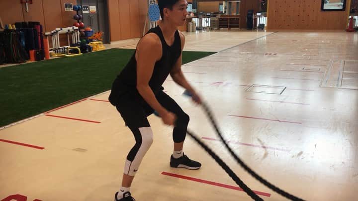 落合知也のインスタグラム：「🙏🙏🙏 @square_one_sports_performance @takatc1167  #training #workout #fitness #gym #nike #niketraining #トレーニング #ワークアウト #筋トレ #フィットネス #ジム #バトルロープ」