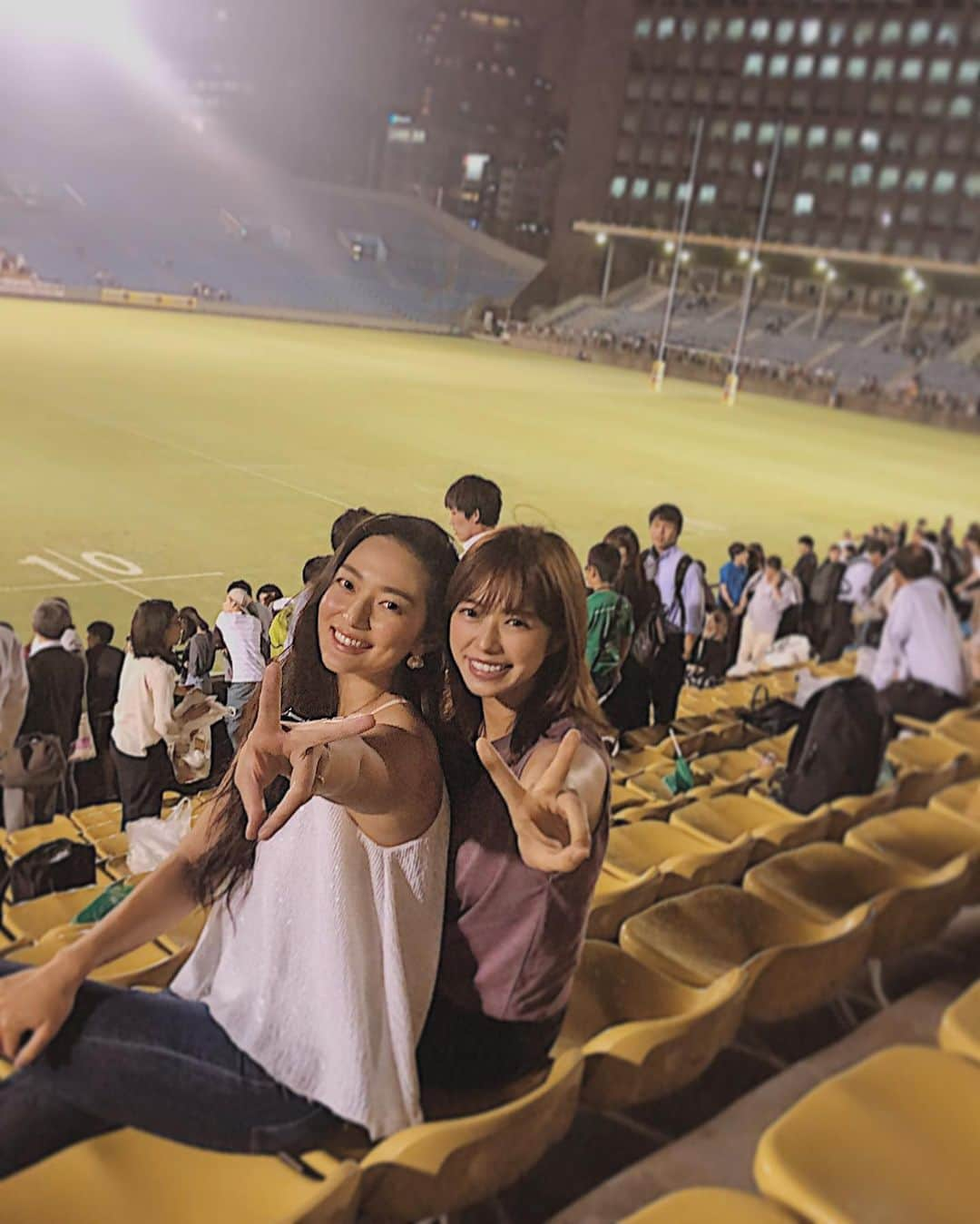 結子さんのインスタグラム写真 - (結子Instagram)「昨日は お友達とラグビー観戦🏉♥️ みなみも一緒に🔥  NEC vs RICOH 雨が降ってきて、ボール滑りそうだな、なんて話して、、 7-5という大接戦で会場も大盛り上がりでした🔥🔥 来月もしあい見れたらいいな〜。 みんなで見る試合、すっごく楽しかった！🥰♥️ @nec_gr_official @blackrams_official . #rugby#rugbygame#nec #ラグビー#ラグビー場#わちみなみ#結子」6月29日 20時37分 - yuiko_yyy