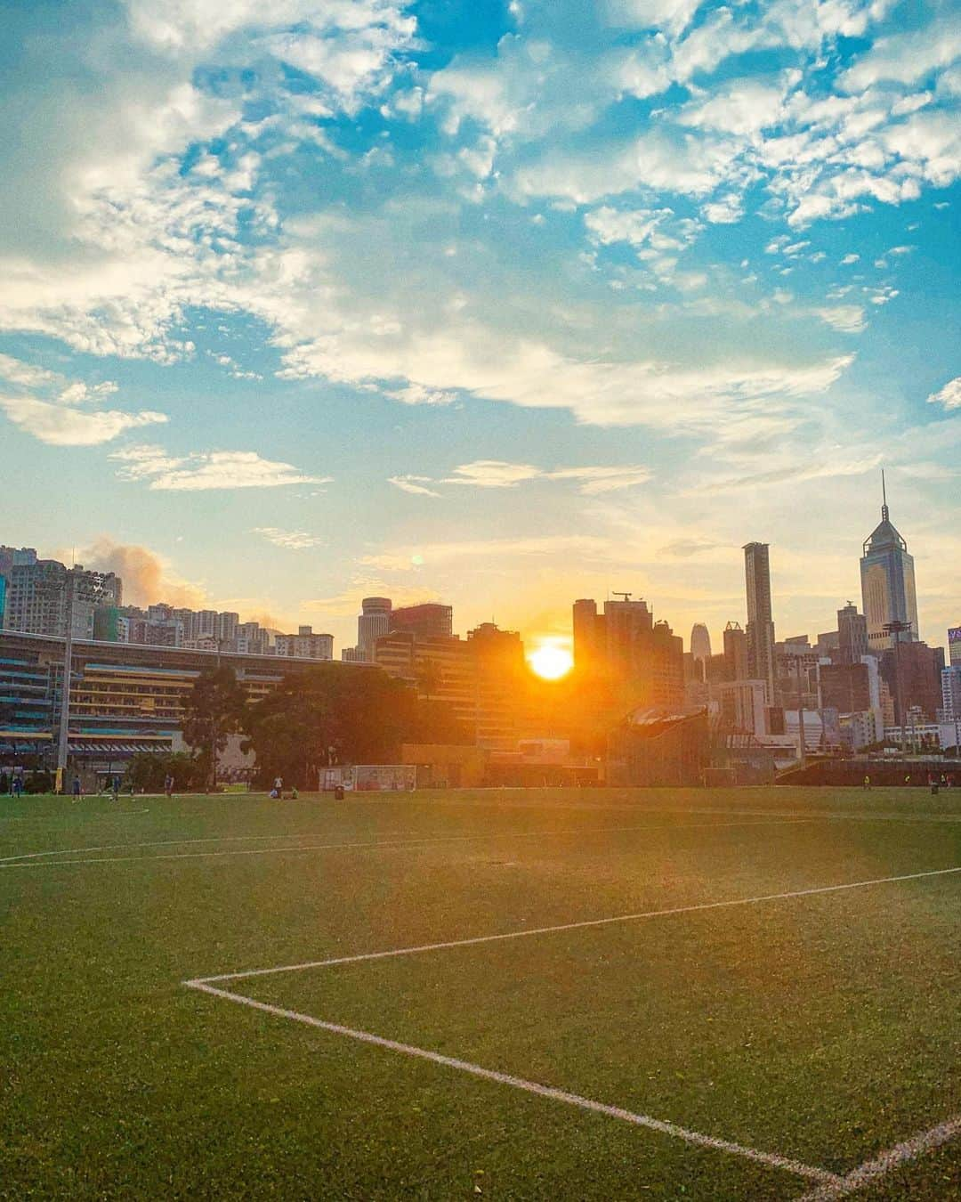 Elva Niさんのインスタグラム写真 - (Elva NiInstagram)「Another beautiful sunset 🌇  #elvasunsetdiary #shotoniphoneXR」6月29日 20時39分 - misselvani