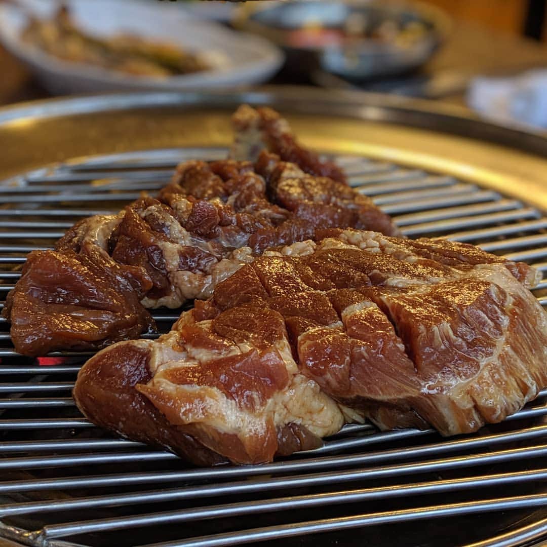 Masayasu Moritaのインスタグラム：「#デジカルビ #seoul #korea #韓国グルメ #ソウル #韓国 #もりたま飯 #foodie #foodgasm #foodphotography #foodstagram #美食 #delicious #tasty #instafood #グルメ #food #yummy #foodporn #デリスタグラマー #グルメな人と繋がりたい #韓国好きな人と繋がりたい #旅行好きな人と繋がりたい @yoshioshima #セレクション」