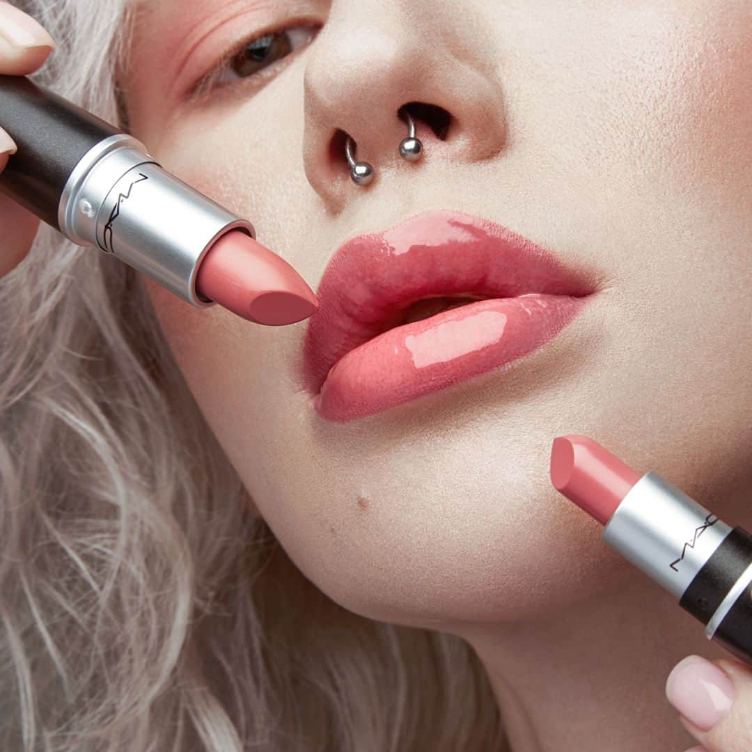 さんのインスタグラム写真 - (Instagram)「Разные форматы — один результат 💄 Чтобы повторить этот макияж, используй матовую помаду Matte Lipstick — Please Me: полноформатную или из линии #MiniMAC Lipstick. А в дополнение бери карандаш Pro Longwear Lip Pencil — In Anticipation и блеск Lipglass Clear! ⠀ MUA: @liza_sverkunova / М•А•С Метрополис Model: @imodelmanagement Photo: @ilonaveresk Hair: @this_is_hair ⠀ #MACCosmeticsRussia」6月29日 21時00分 - maccosmeticsrussia