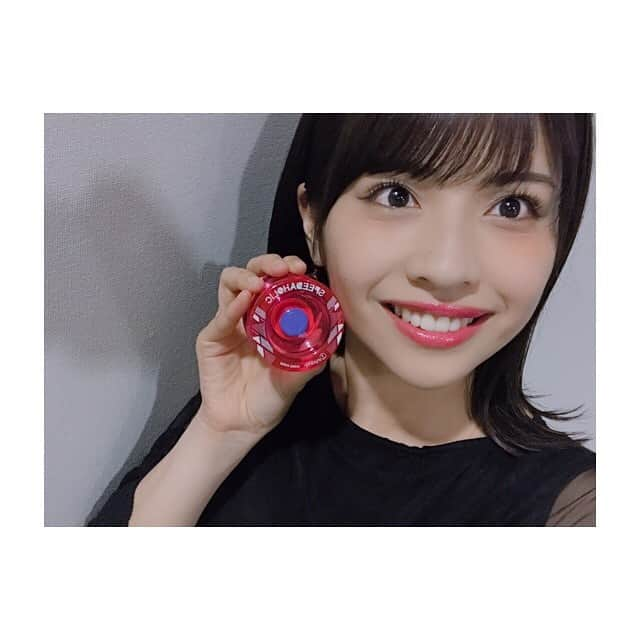 金澤朋子さんのインスタグラム写真 - (金澤朋子Instagram)「今日はJuice=Juice 12thシングル『「ひとりで生きられそう」って それってねえ、褒めているの？／25歳永遠説』発売記念イベントがありました📷🤝ありがとうございました。﻿ ﻿ 個別握手会で沢山聞かれたのでココに紹介します。私が今習っている「ヨーヨー」について。﻿ ﻿ 使っているヨーヨーはこちら。﻿ 空転時間の長い「スピーダホリック」のピンク色♩﻿ ﻿ これともう一つ、ルーピングに適した「イニシエーター」というものを使い分けて、ヨーヨーパフォーマーのBLACKさんにレッスンして頂いています。﻿ ﻿ まだまだ出来ないことばかりですが…これから少しずつ成長させていきたいです😂﻿ ﻿ ﻿ #juicejuice #金澤朋子 ﻿ #ヨーヨー #レッスン #習い事 ﻿ #ヨーヨーパフォーマー ﻿ #BLACK さん﻿ #スピーダホリック ﻿ #イニシエーター」6月29日 21時11分 - tomoko_kanazawa.official