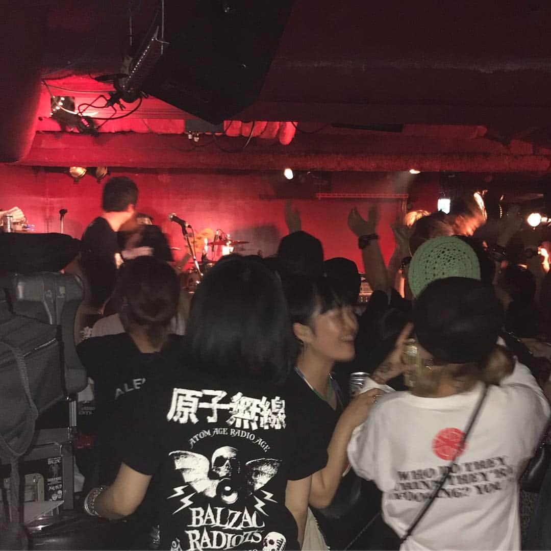 Larry のインスタグラム：「本日"ATOMIC RIOT 2019 OSAKA"にお邪魔。 盛り上がっております！ #TRAN'QUILIZER #balzac  #radiots  #kingcobra」