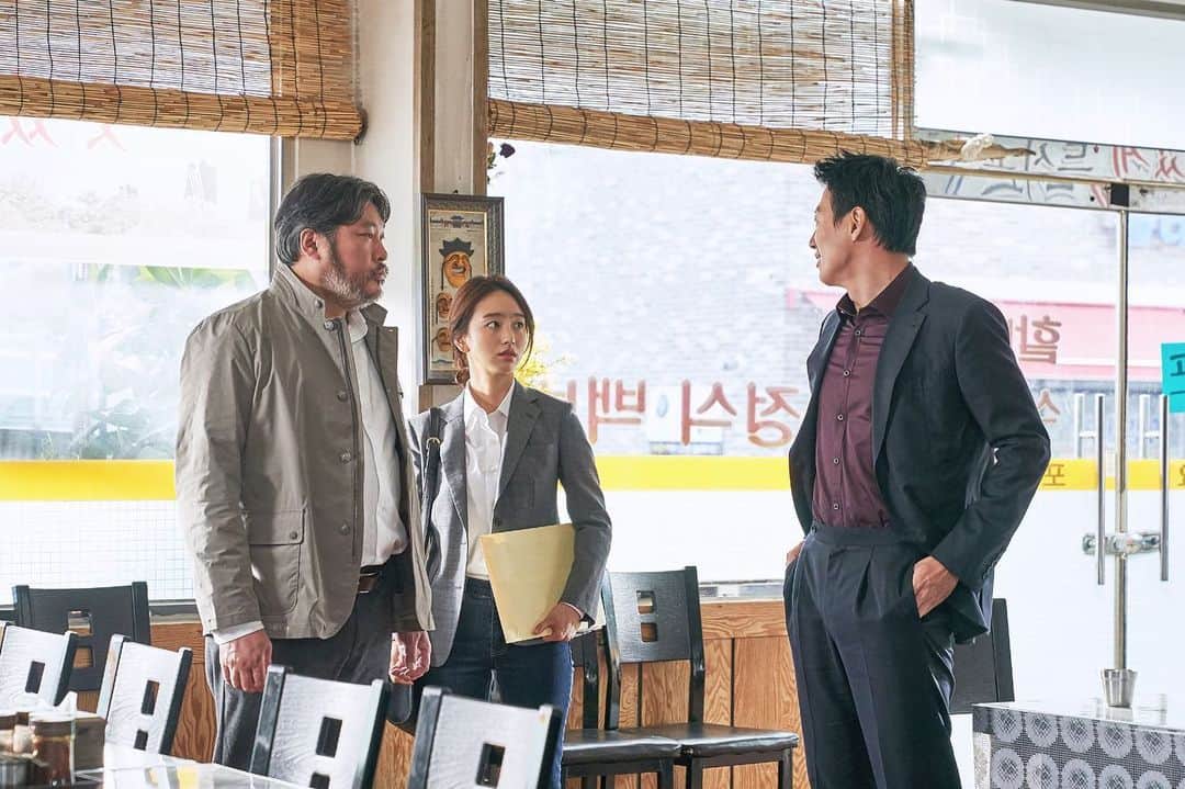 ウォン・ジナのインスタグラム：「이번주 무대인사는! 요즘 녹두장군으로 활약중이신 황보쌤도 함께 하시쥬~🕊야🕊야~~~🎶 #내성은황본디?」