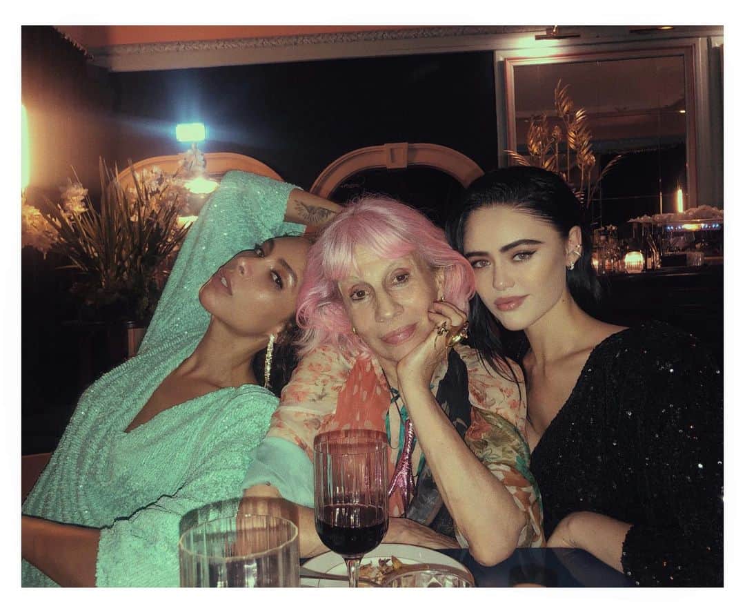 クリスティナ・バザンのインスタグラム：「Ladies 🌚🌞✨ @supa_ines @mariebeltrami」