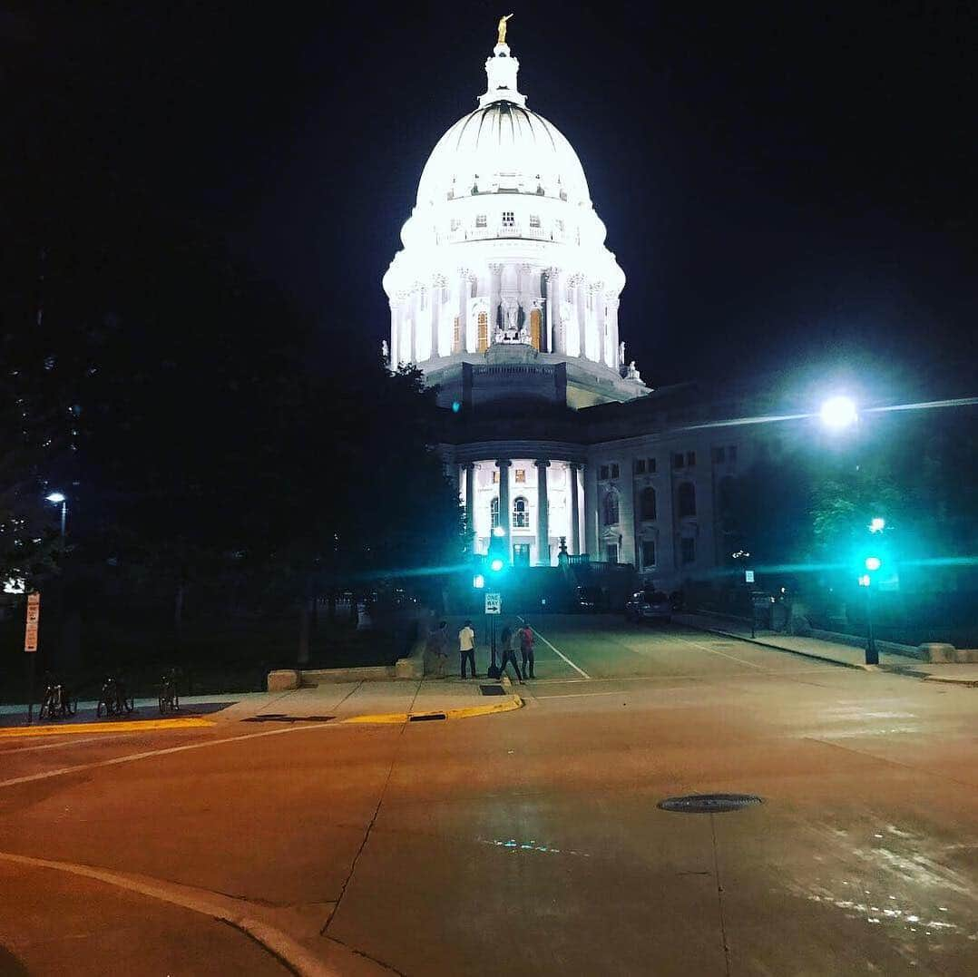 ジョン・レグイザモさんのインスタグラム写真 - (ジョン・レグイザモInstagram)「In lovely Madison, Wisconsin! Who would have thought! Folks were pretty woke in this pretty city!  #lh4m #latinhistoryformorons」6月29日 21時13分 - johnleguizamo