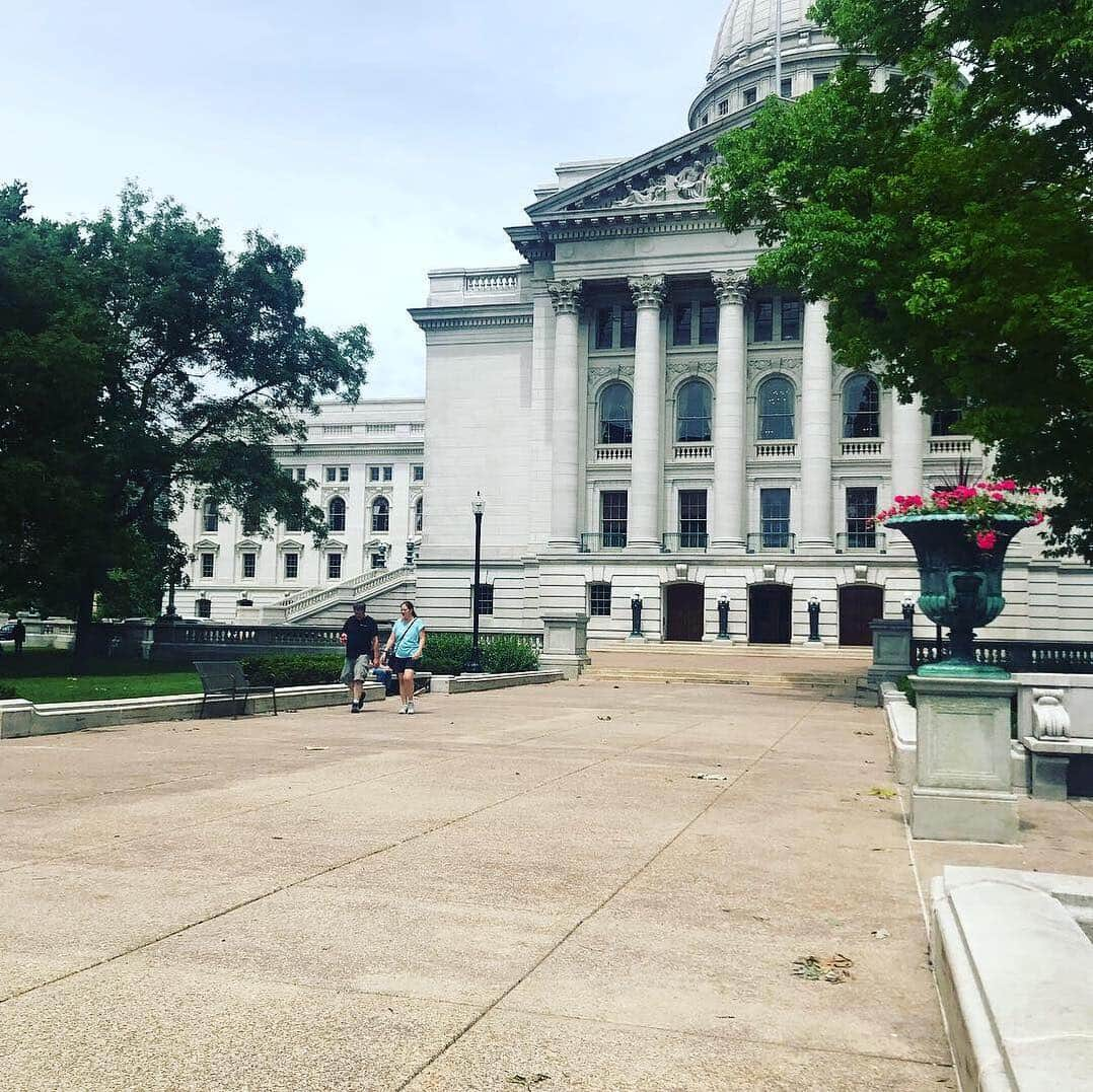 ジョン・レグイザモさんのインスタグラム写真 - (ジョン・レグイザモInstagram)「In lovely Madison, Wisconsin! Who would have thought! Folks were pretty woke in this pretty city!  #lh4m #latinhistoryformorons」6月29日 21時13分 - johnleguizamo