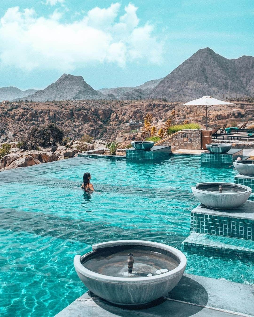 Travel + Leisureさんのインスタグラム写真 - (Travel + LeisureInstagram)「Oman is a land of contrasts, a country where sweeping desert dunes meet soaring mountain ranges and tranquil beaches. Get our guide to traveling here at the link in bio! #tlpicks courtesy of @thediaryofanomad」6月29日 21時16分 - travelandleisure