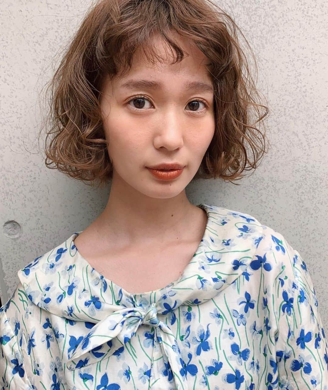 柴田紗希さんのインスタグラム写真 - (柴田紗希Instagram)「くりくりヘアー そして #私服さん #しば服 @jonney427 さんに 髪をトリートメントしてもらったあとふわふわにもしてもらったよ♡ 私服もお気に入りです🌷 (タグ付けしておくね)」6月29日 21時25分 - shibasaaki